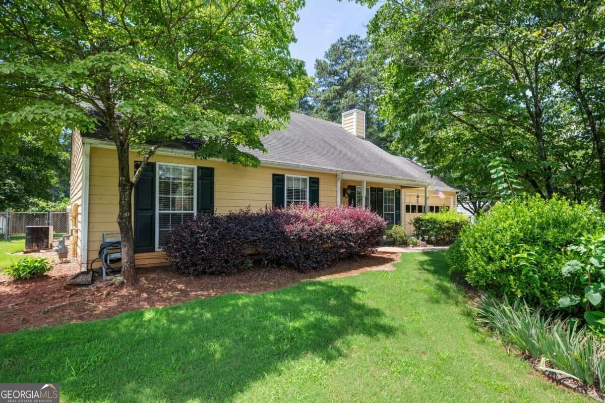 3 bedroom, 2 bathroom, 1,392 sq ft single family residence for sale at 4015 Paloverde Drive, Kennesaw, GA 30144 — photo 2
