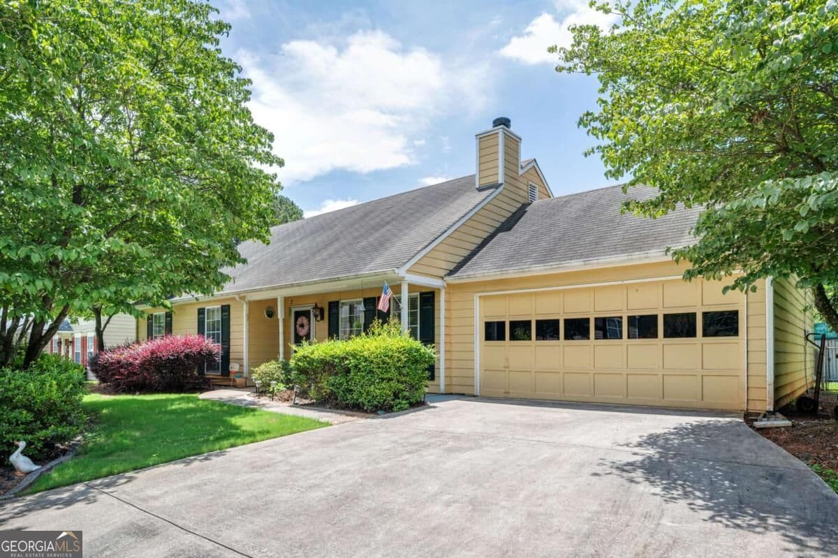 3 bedroom, 2 bathroom, 1,392 sq ft single family residence for sale at 4015 Paloverde Drive, Kennesaw, GA 30144 — photo 1 of 24