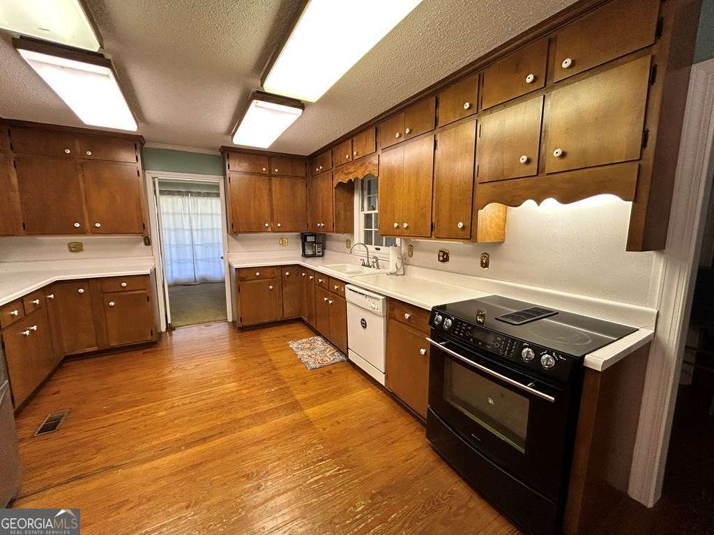 4 bedroom, 3 bathroom, 3,394 sq ft single family residence for sale at 1702 Slack Drive N/A, Tifton, GA 31793 — photo 9