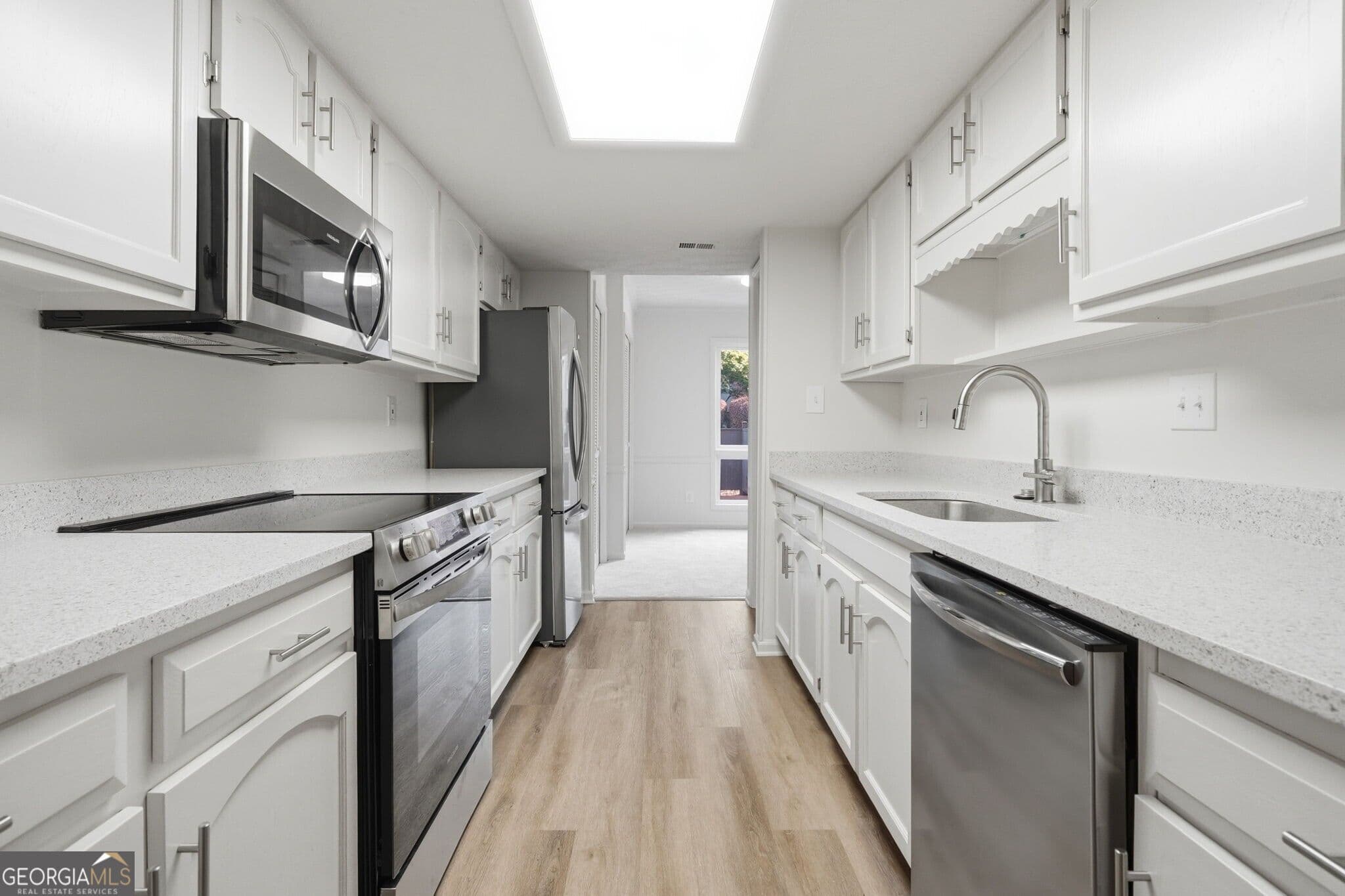 3 bedroom, 2.5 bathroom, 2,228 sq ft townhouse for sale at 3229 Clairmont North, Atlanta, GA 30329 — photo 6
