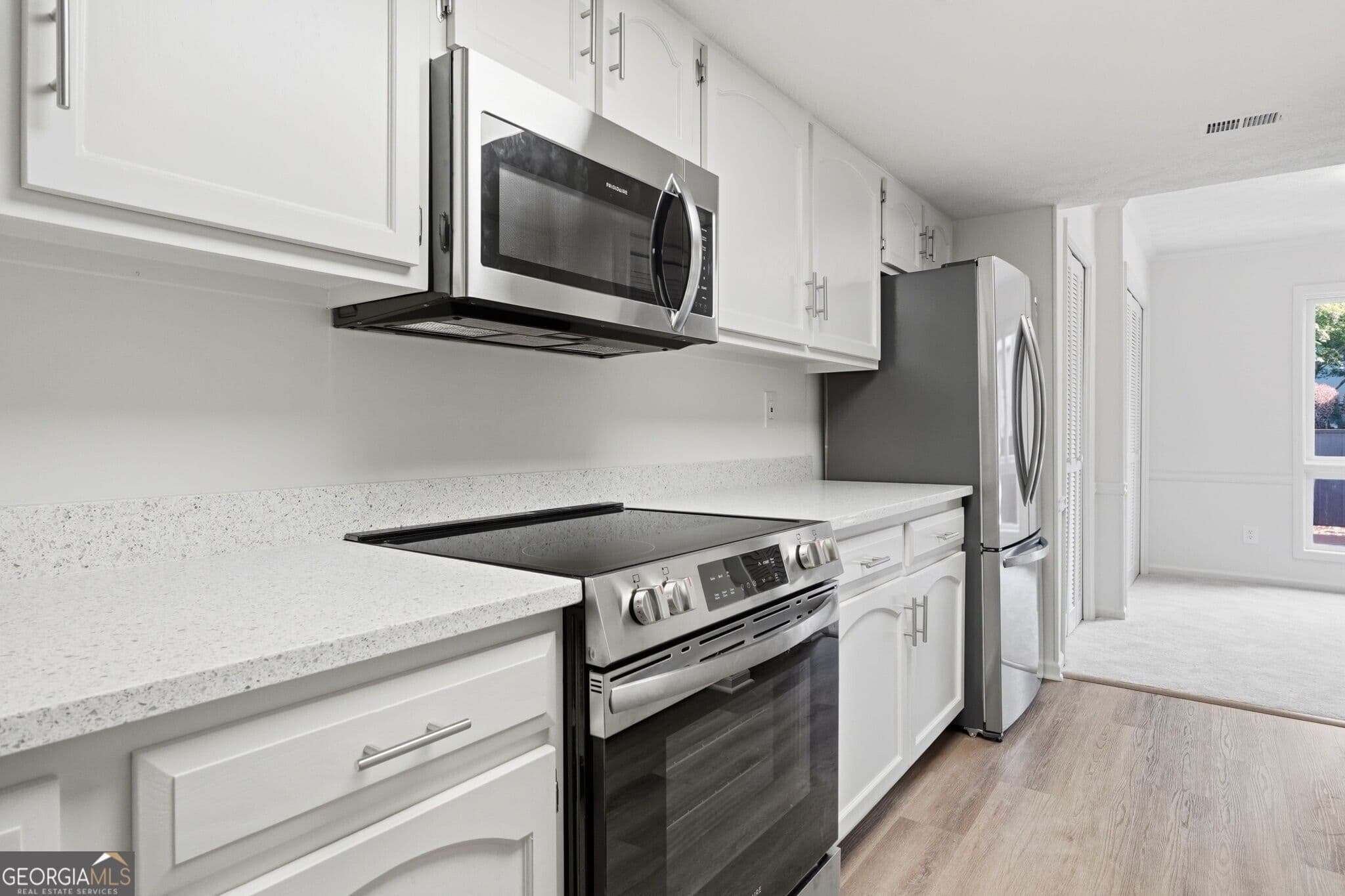 3 bedroom, 2.5 bathroom, 2,228 sq ft townhouse for sale at 3229 Clairmont North, Atlanta, GA 30329 — photo 5