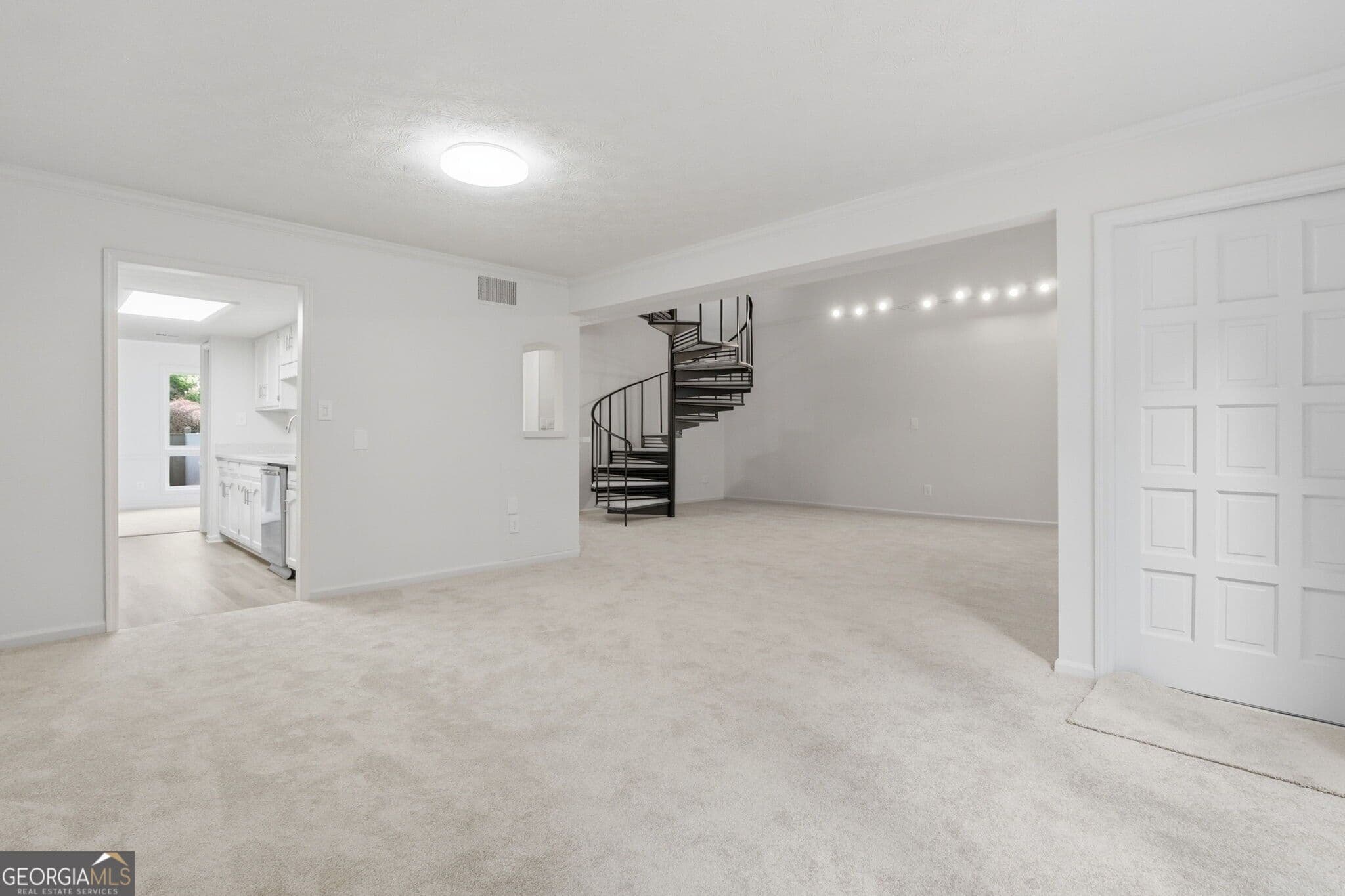 3 bedroom, 2.5 bathroom, 2,228 sq ft townhouse for sale at 3229 Clairmont North, Atlanta, GA 30329 — photo 9