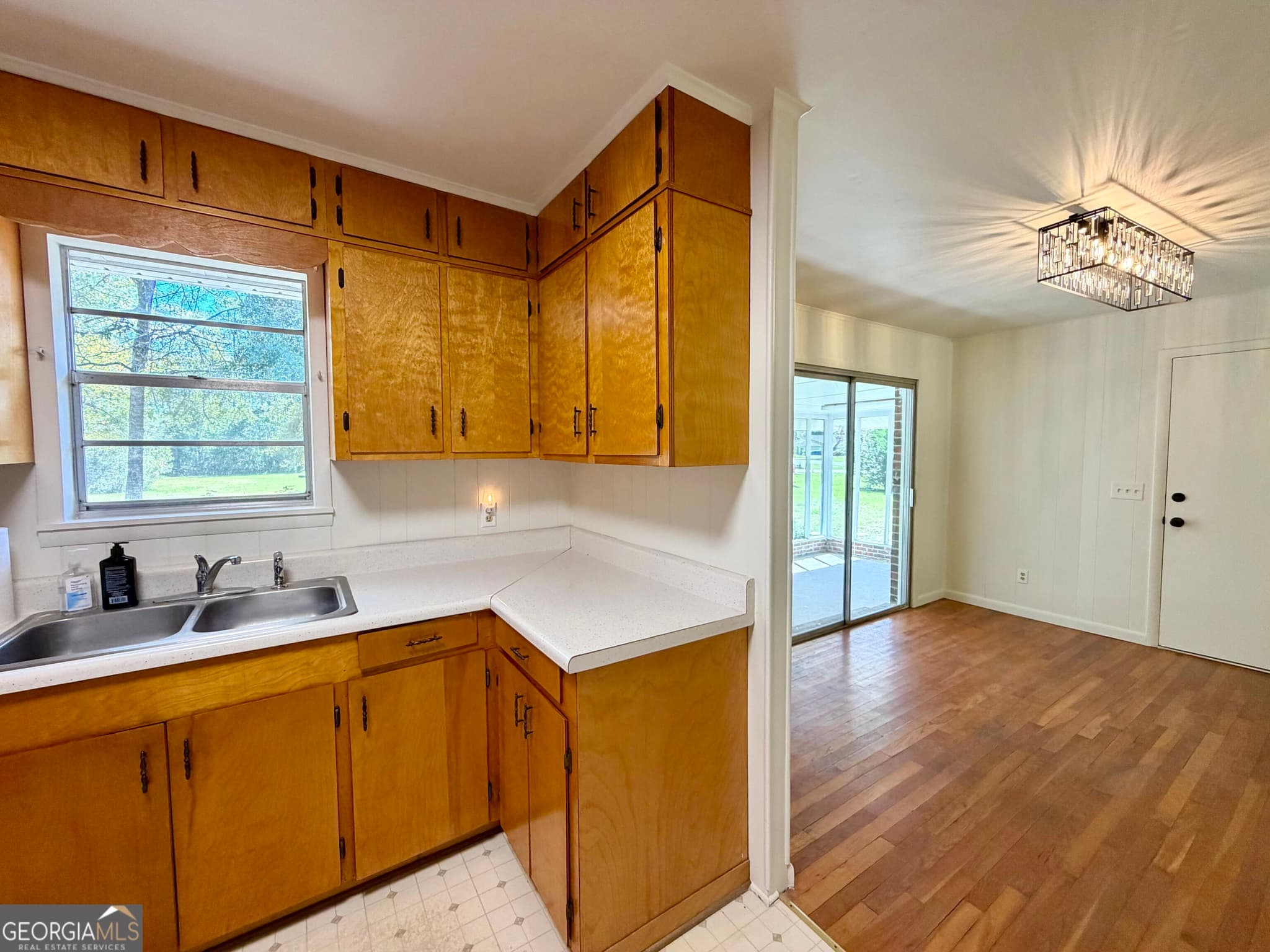 3 bedroom, 2 bathroom, 1,232 sq ft single family residence for sale at 201 North Drive, Woodbine, GA 31569 — photo 7