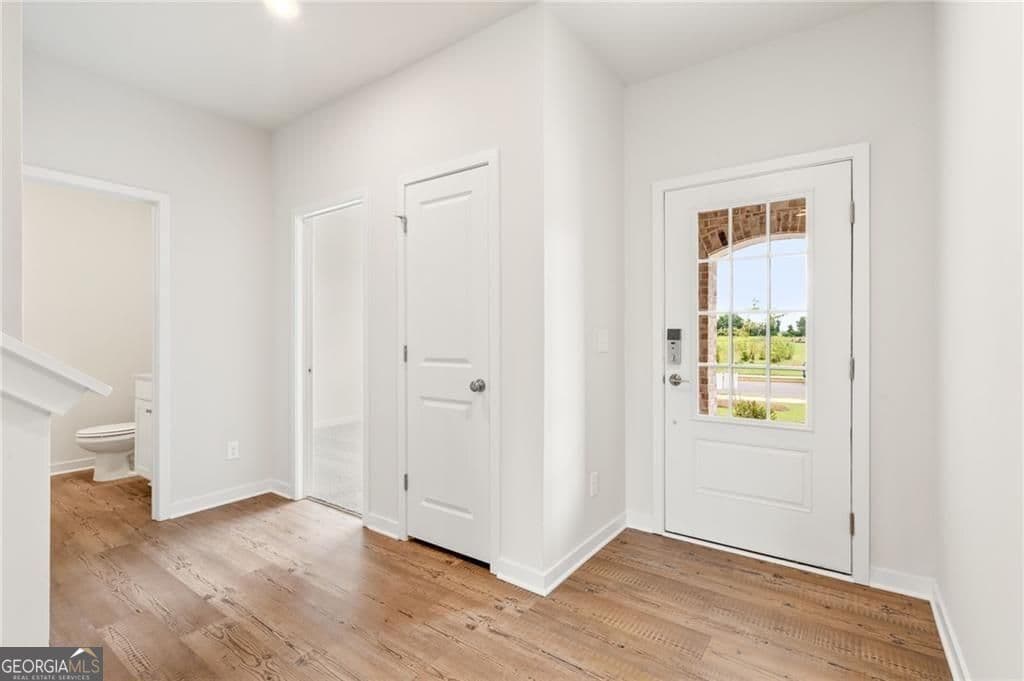 5 bedroom, 3 bathroom, 2,570 sq ft single family residence for sale at 540 Baynes Court, Mcdonough, GA 30253 — photo 2