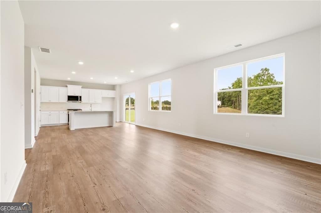 5 bedroom, 3 bathroom, 2,570 sq ft single family residence for sale at 540 Baynes Court, Mcdonough, GA 30253 — photo 3