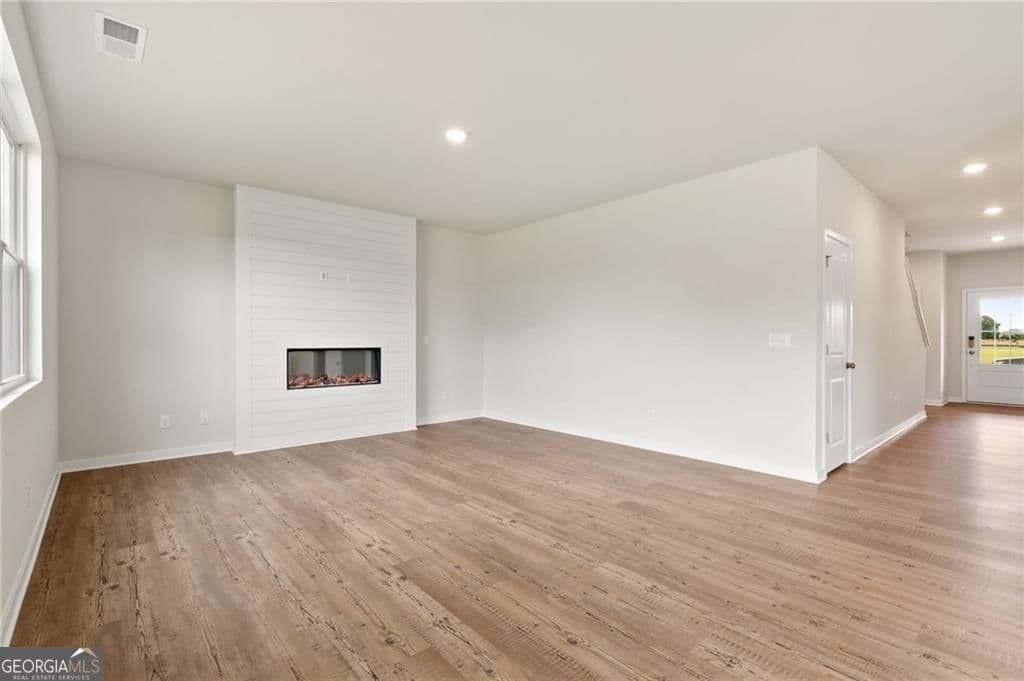 5 bedroom, 3 bathroom, 2,570 sq ft single family residence for sale at 540 Baynes Court, Mcdonough, GA 30253 — photo 4