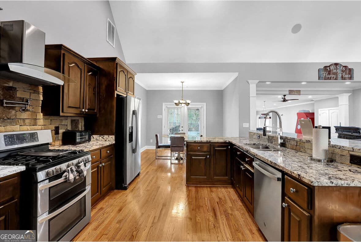 6 bedroom, 5 bathroom, 4,995 sq ft single family residence for rent at 110 Stanley Oaks Place, Fayetteville, GA 30214 for $6,500 a month — photo 6