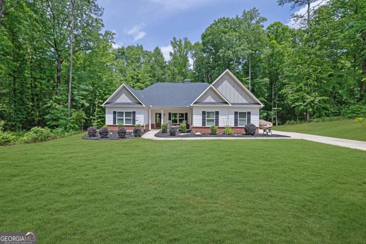 3 bedroom, 3 bathroom, 2,384 sq ft single family residence sold at 125 Hawthorn Lane, Covington, GA 30014