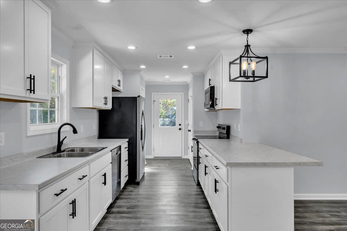 3 bedroom, 2 bathroom, 1,575 sq ft single family residence under contract at 101 Bluegill Road, Vienna, GA 31092 — photo 6
