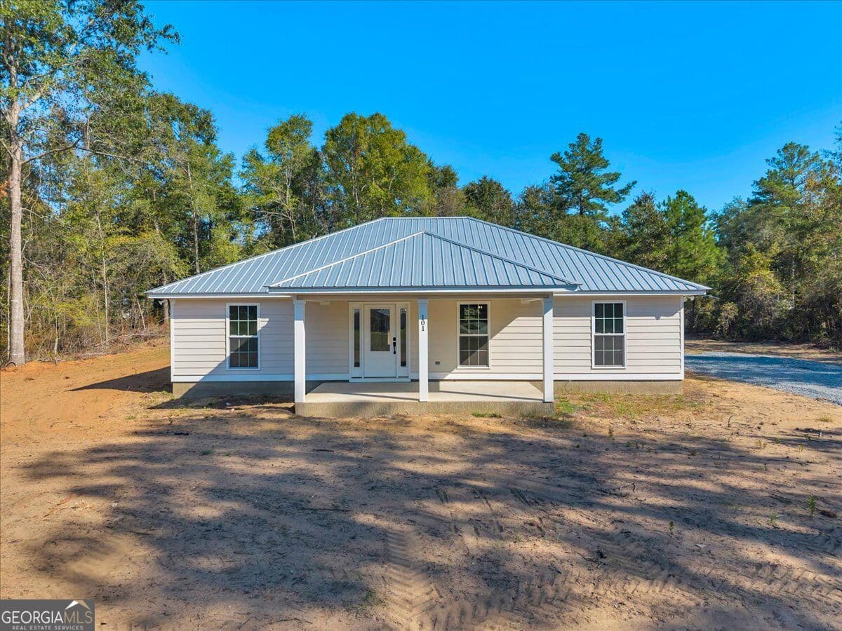 3 bedroom, 2 bathroom, 1,575 sq ft single family residence under contract at 101 Bluegill Road, Vienna, GA 31092