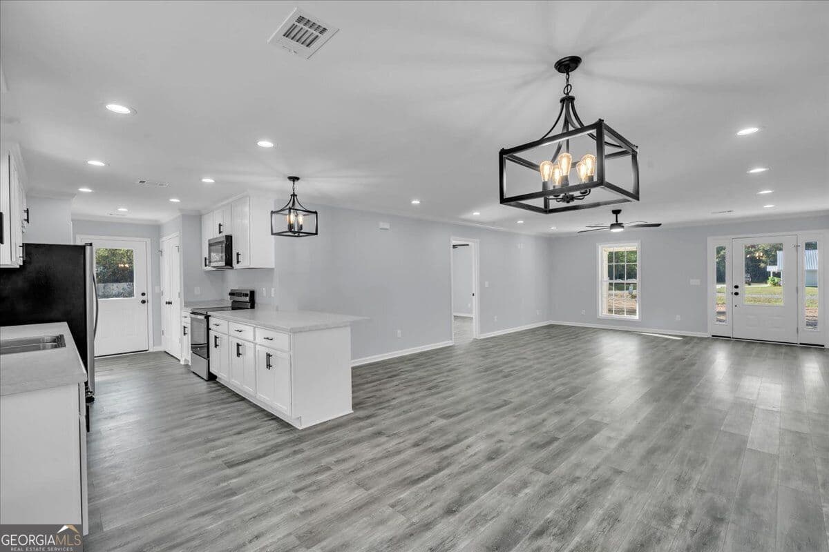 3 bedroom, 2 bathroom, 1,575 sq ft single family residence under contract at 101 Bluegill Road, Vienna, GA 31092 — photo 5