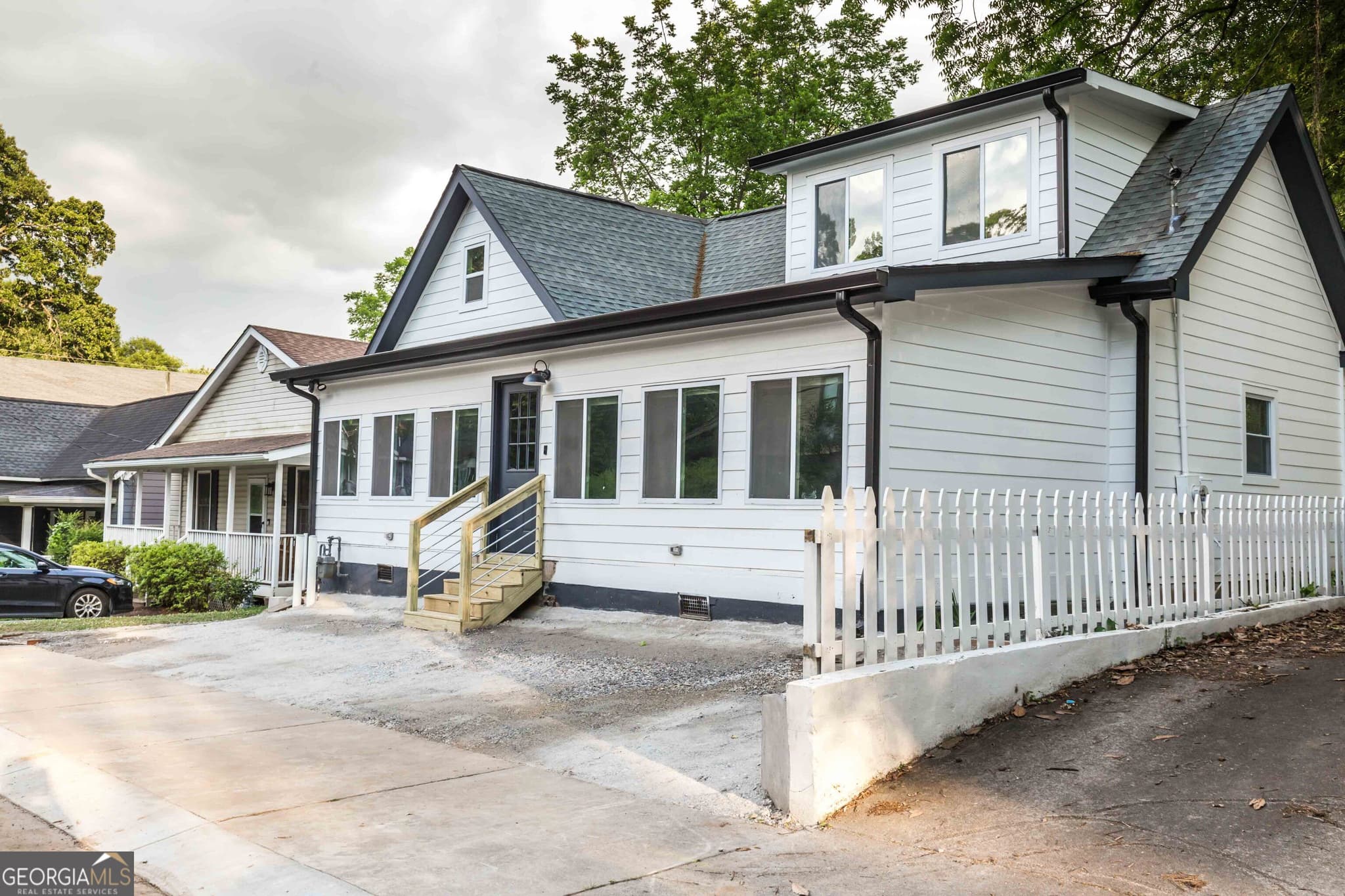 5 bedroom, 3 bathroom, 2,593 sq ft single family residence for rent at 1170 Niles Avenue, Atlanta, GA 30318 for $3,995 a month — photo 2