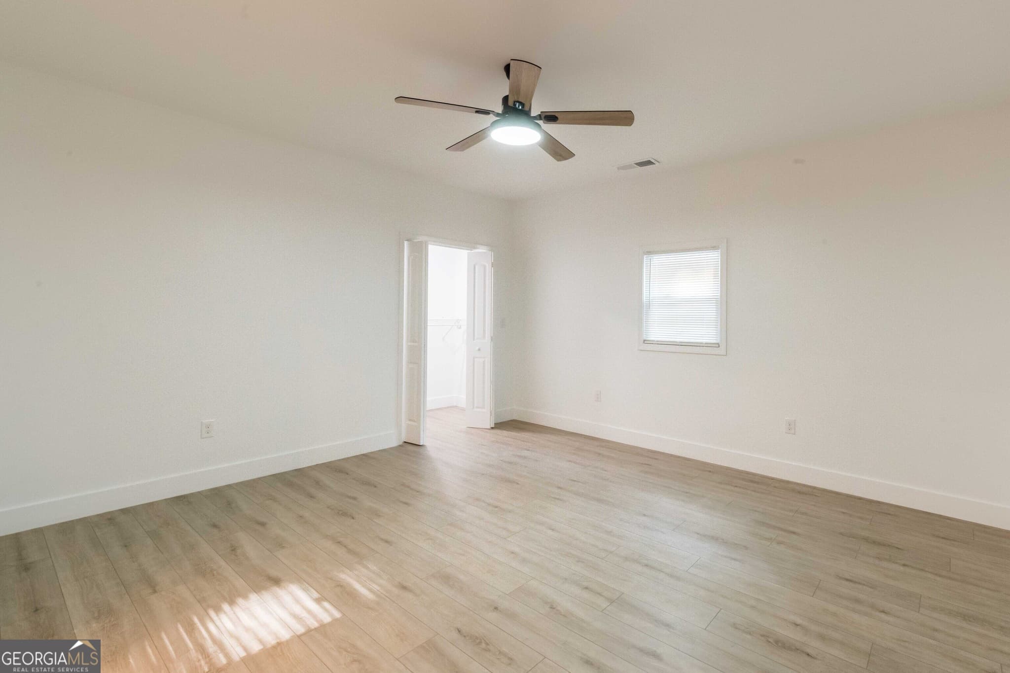 5 bedroom, 3 bathroom, 2,593 sq ft single family residence for rent at 1170 Niles Avenue, Atlanta, GA 30318 for $3,995 a month — photo 9