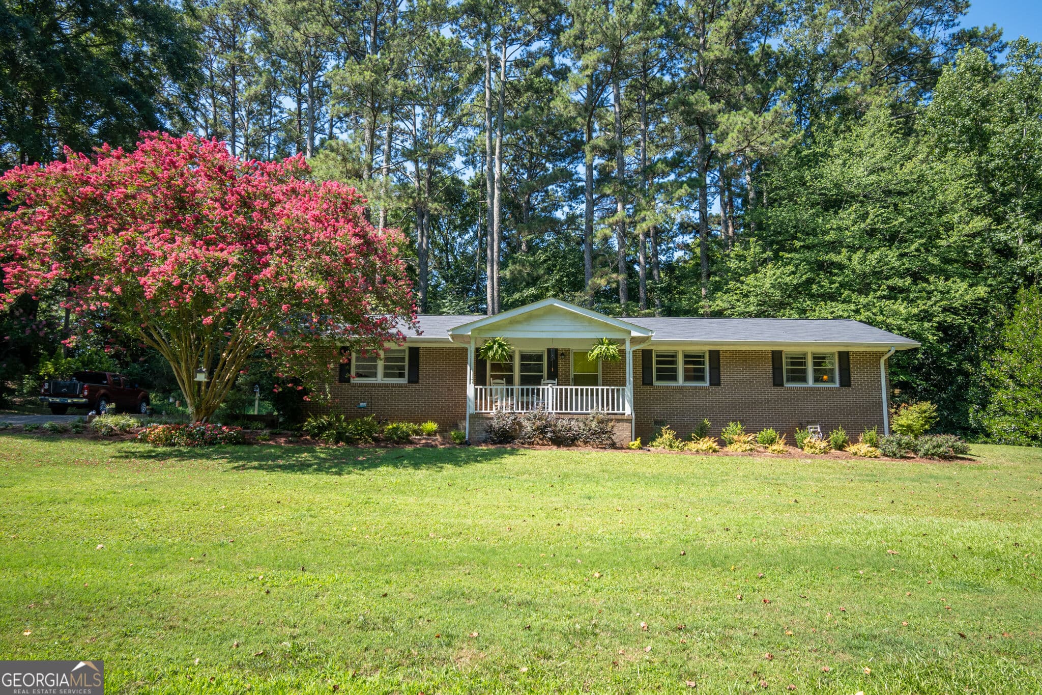 3 bedroom, 1 bathroom, 1,125 sq ft single family residence for sale at 192 Brownwood Drive, Hull, GA 30646 — photo 1 of 44