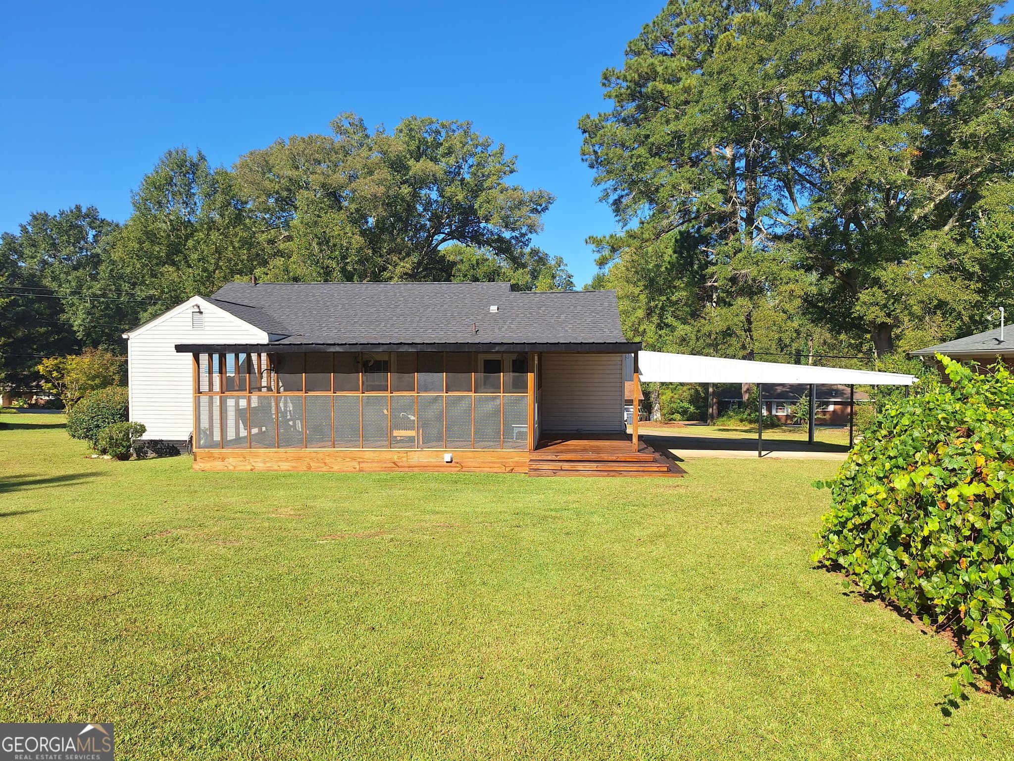 2 bedroom, 1 bathroom, 1,149 sq ft single family residence for sale at 505 Crestview Lane, Valley, AL 36854 — photo 8