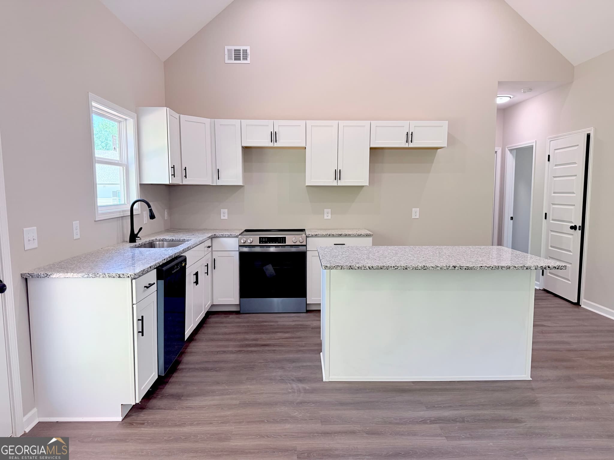 4 bedroom, 2 bathroom, 1,986 sq ft single family residence for sale at 117 Mason Ridge, Barnesville, GA 30204 — photo 7