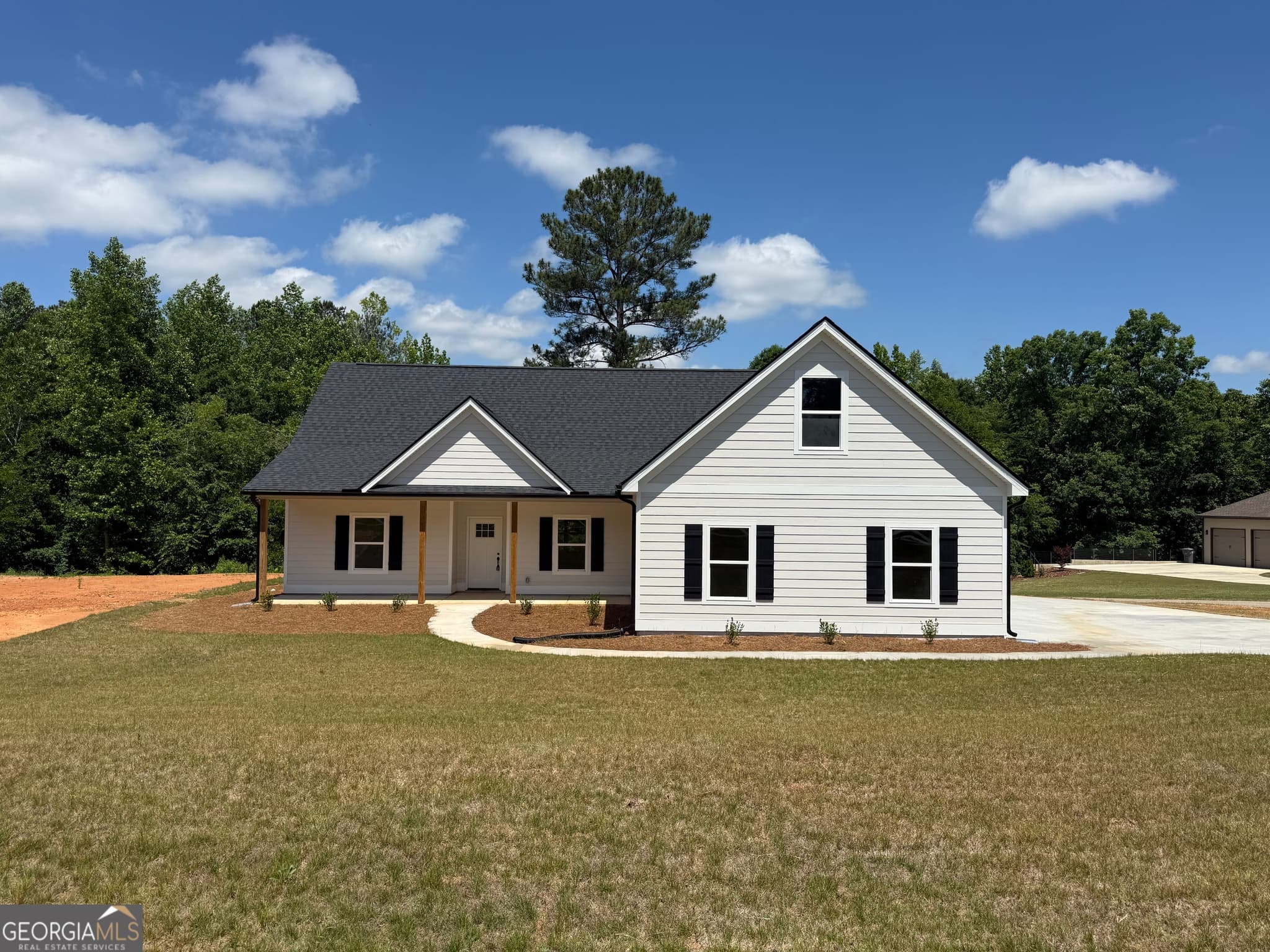 4 bedroom, 2 bathroom, 1,986 sq ft single family residence for sale at 117 Mason Ridge, Barnesville, GA 30204 — photo 1 of 20