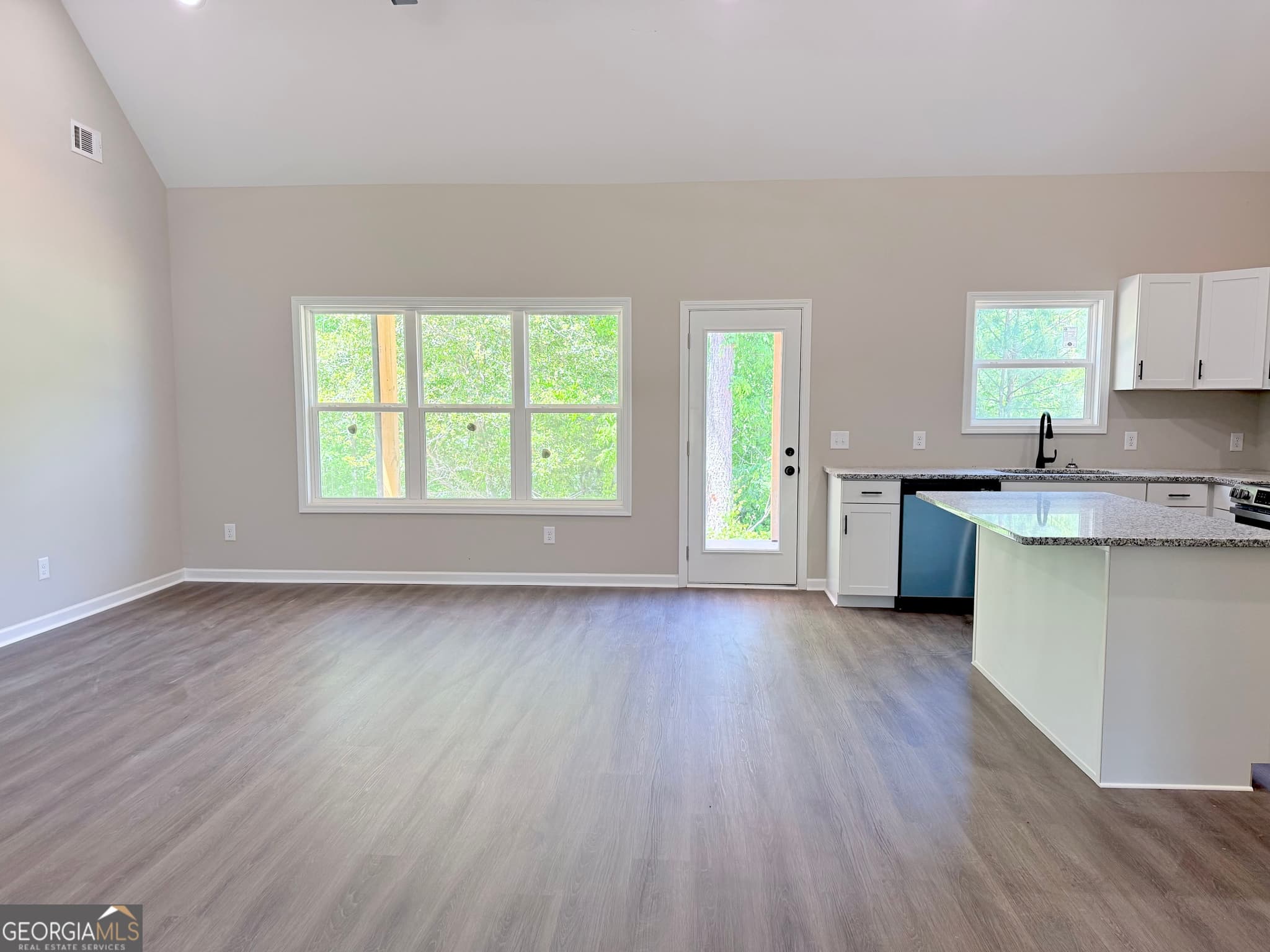4 bedroom, 2 bathroom, 1,986 sq ft single family residence for sale at 117 Mason Ridge, Barnesville, GA 30204 — photo 4