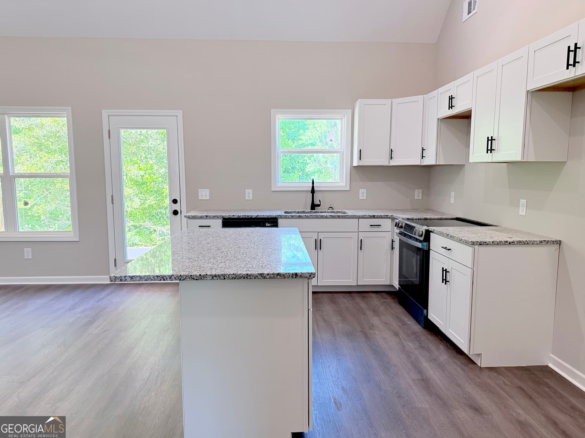 4 bedroom, 2 bathroom, 1,986 sq ft single family residence for sale at 117 Mason Ridge, Barnesville, GA 30204 — photo 8
