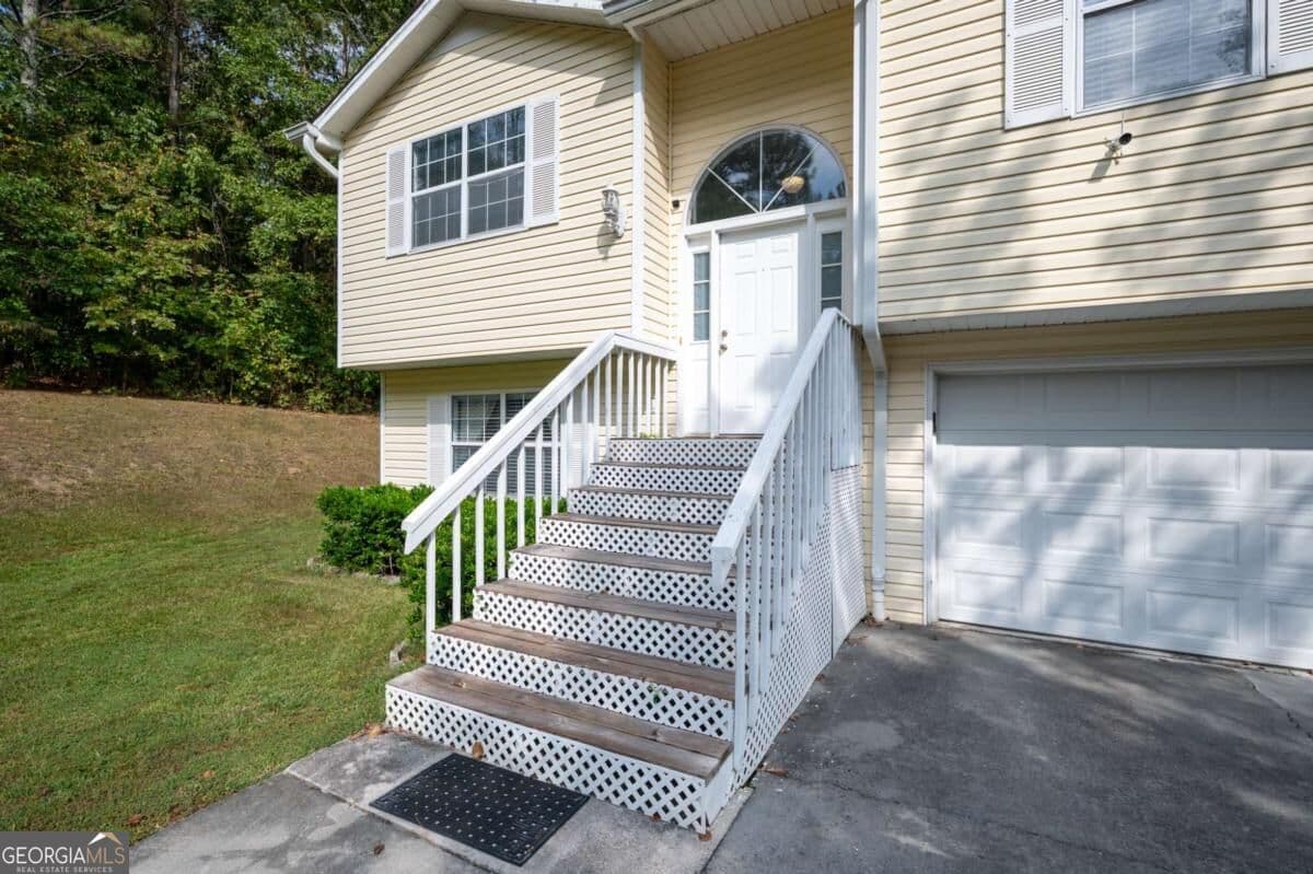 4 bedroom, 3 bathroom, 1,950 sq ft single family residence for sale at 309 Russell Hill Estates Drive, Sugar Valley, GA 30746 — photo 4