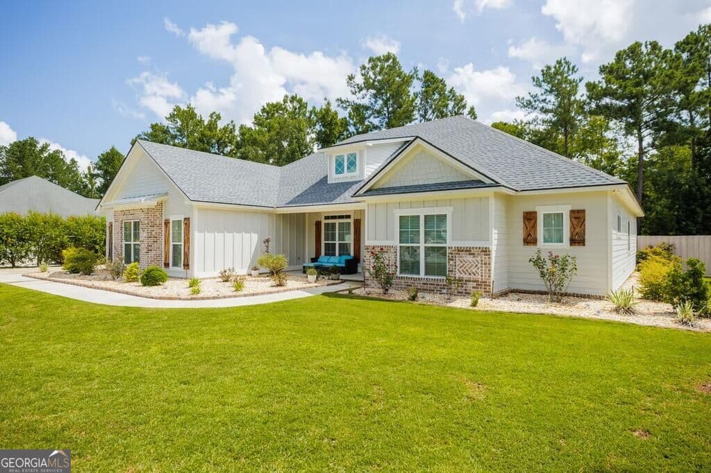 4 bedroom, 3 bathroom, 2,493 sq ft single family residence for sale at 3754 Knights Mill Drive, Valdosta, GA 31605 — photo 3