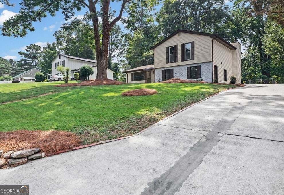 3 bedroom, 2.5 bathroom, 2,325 sq ft single family residence for sale at 6883 Creekmoor Lane, Riverdale, GA 30296 — photo 1 of 48