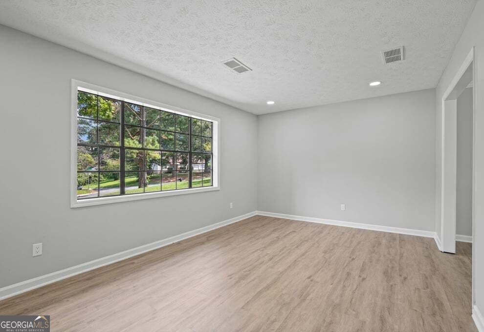 3 bedroom, 2.5 bathroom, 2,325 sq ft single family residence for sale at 6883 Creekmoor Lane, Riverdale, GA 30296 — photo 9