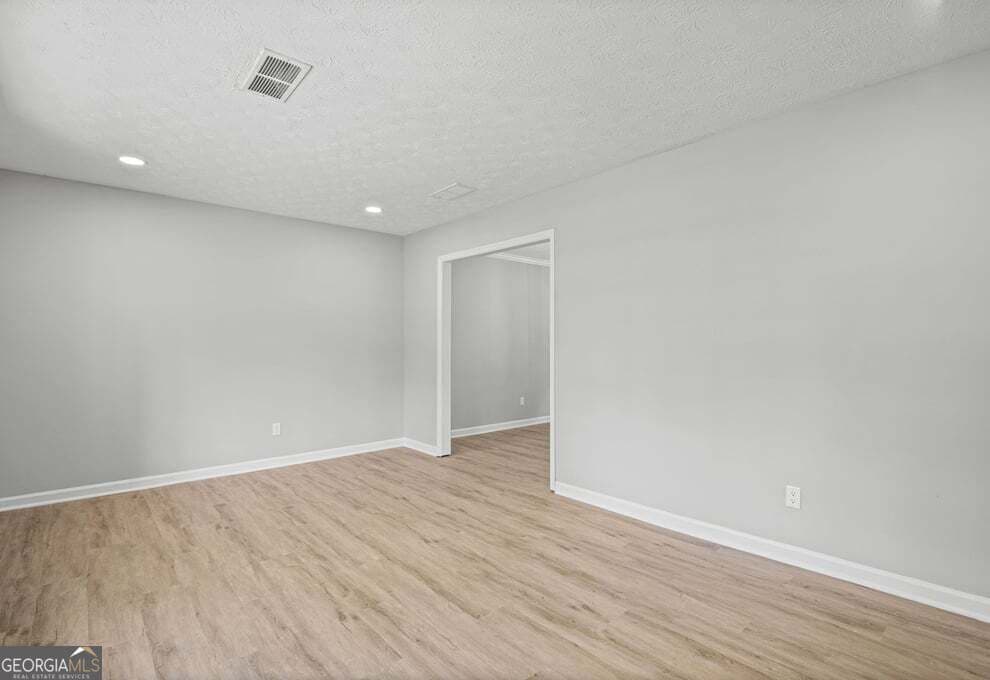 3 bedroom, 2.5 bathroom, 2,325 sq ft single family residence for sale at 6883 Creekmoor Lane, Riverdale, GA 30296 — photo 8