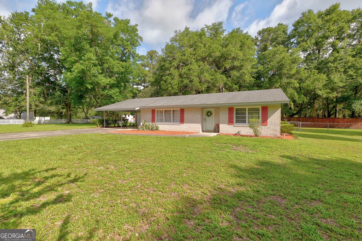 3 bedroom, 2 bathroom, 1,404 sq ft single family residence for sale at 173 FISH HALL Road, Brunswick, GA 31523 — photo 1 of 54