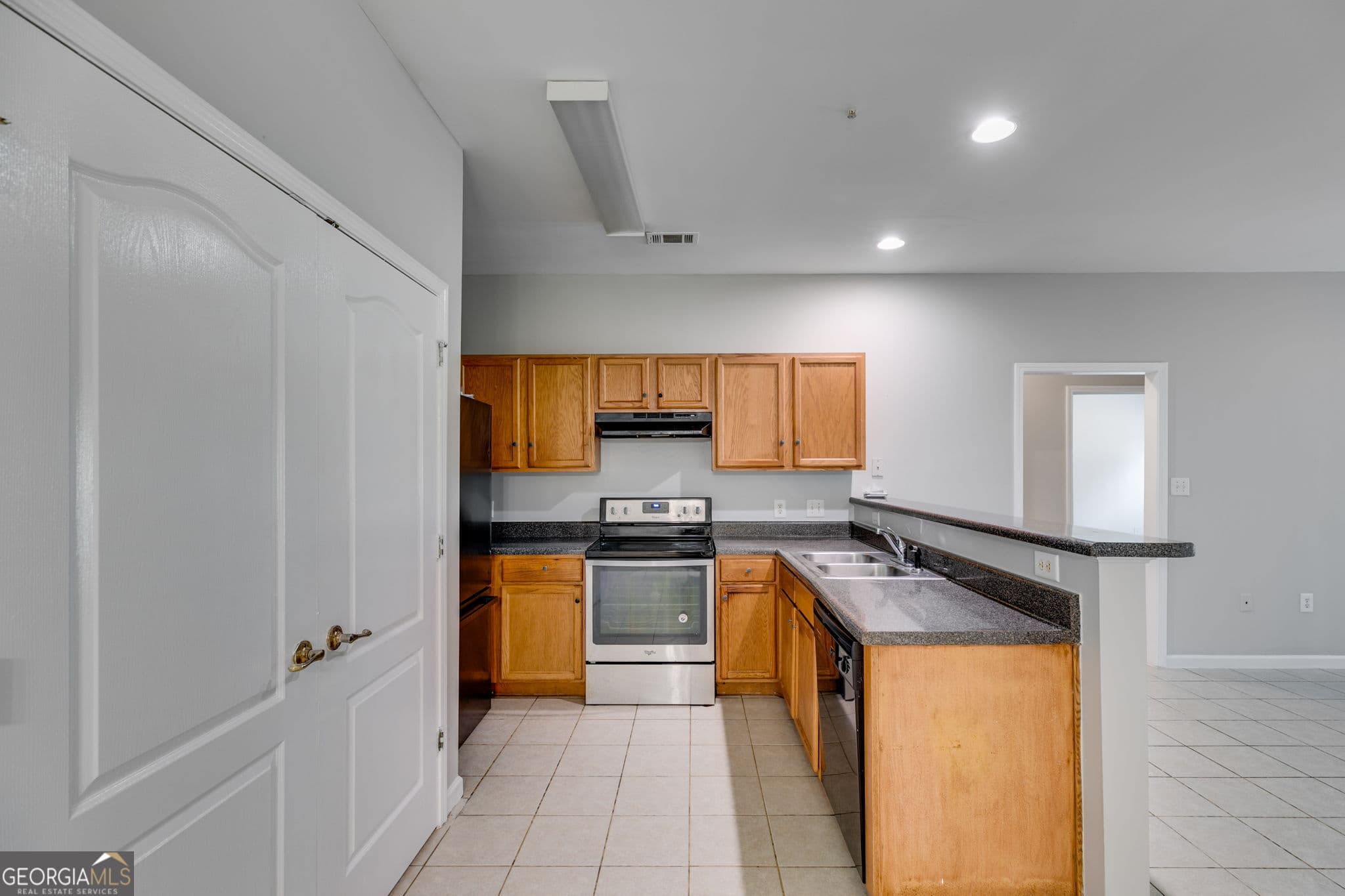 3 bedroom, 2 bathroom, 1,140 sq ft condominium for sale at 7712 Autry Circle 701, Douglasville, GA 30134 — photo 6
