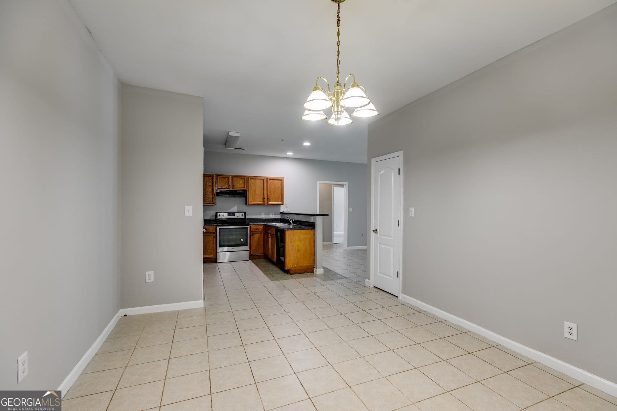 3 bedroom, 2 bathroom, 1,140 sq ft condominium for sale at 7712 Autry Circle 701, Douglasville, GA 30134 — photo 7