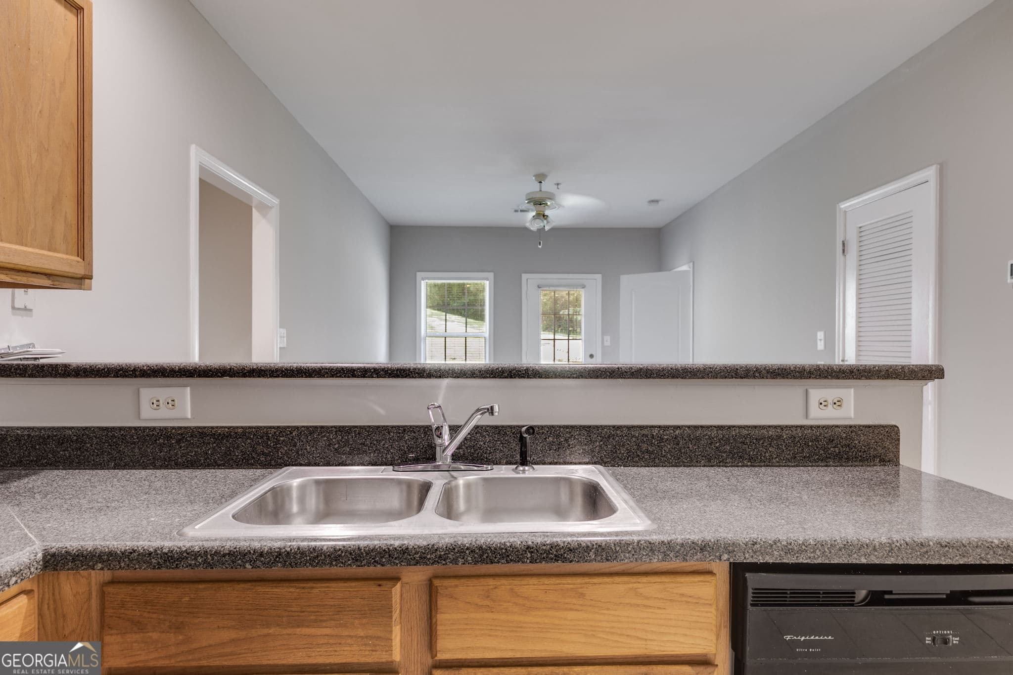 3 bedroom, 2 bathroom, 1,140 sq ft condominium for sale at 7712 Autry Circle 701, Douglasville, GA 30134 — photo 9