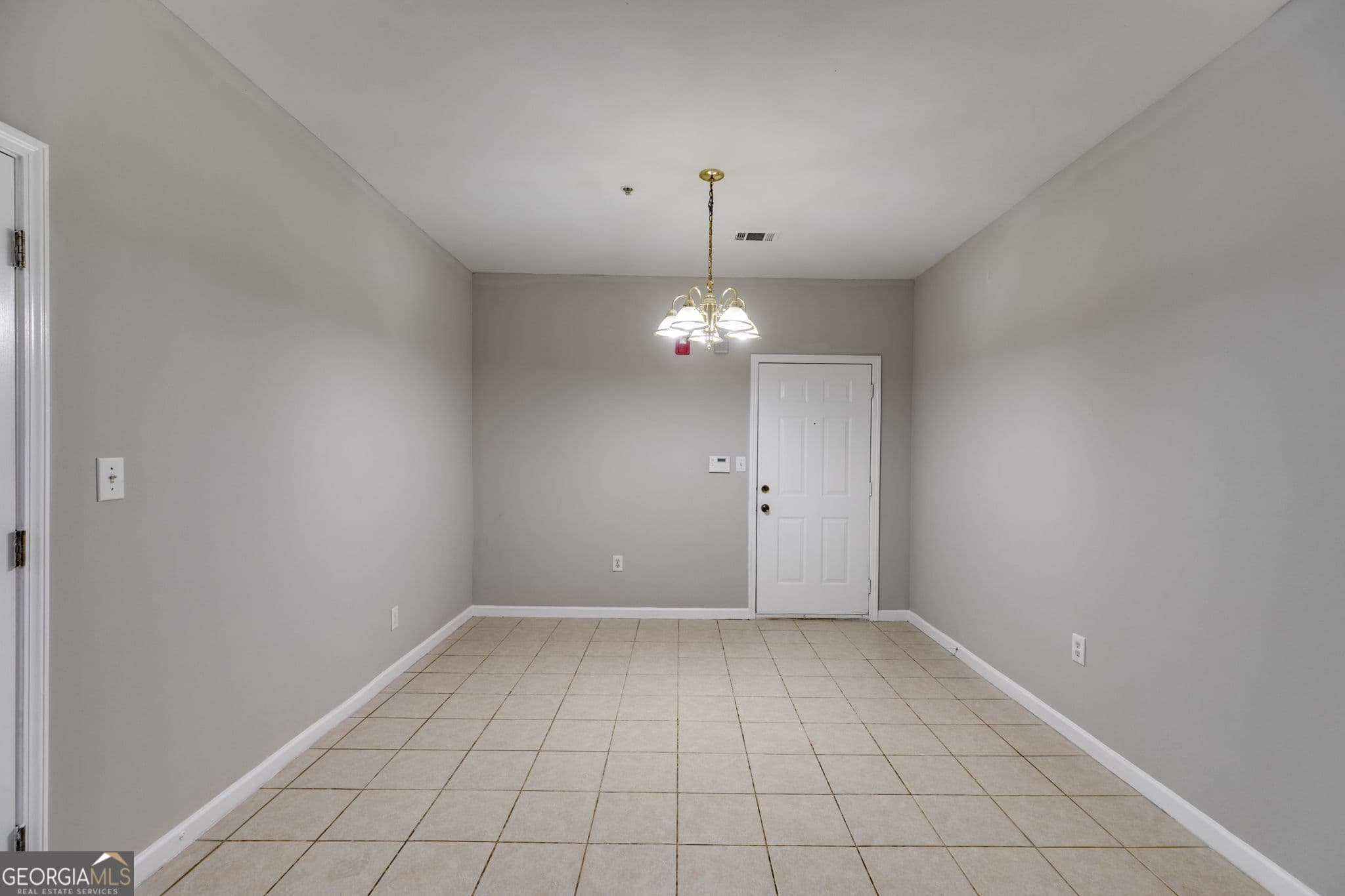 3 bedroom, 2 bathroom, 1,140 sq ft condominium for sale at 7712 Autry Circle 701, Douglasville, GA 30134 — photo 4