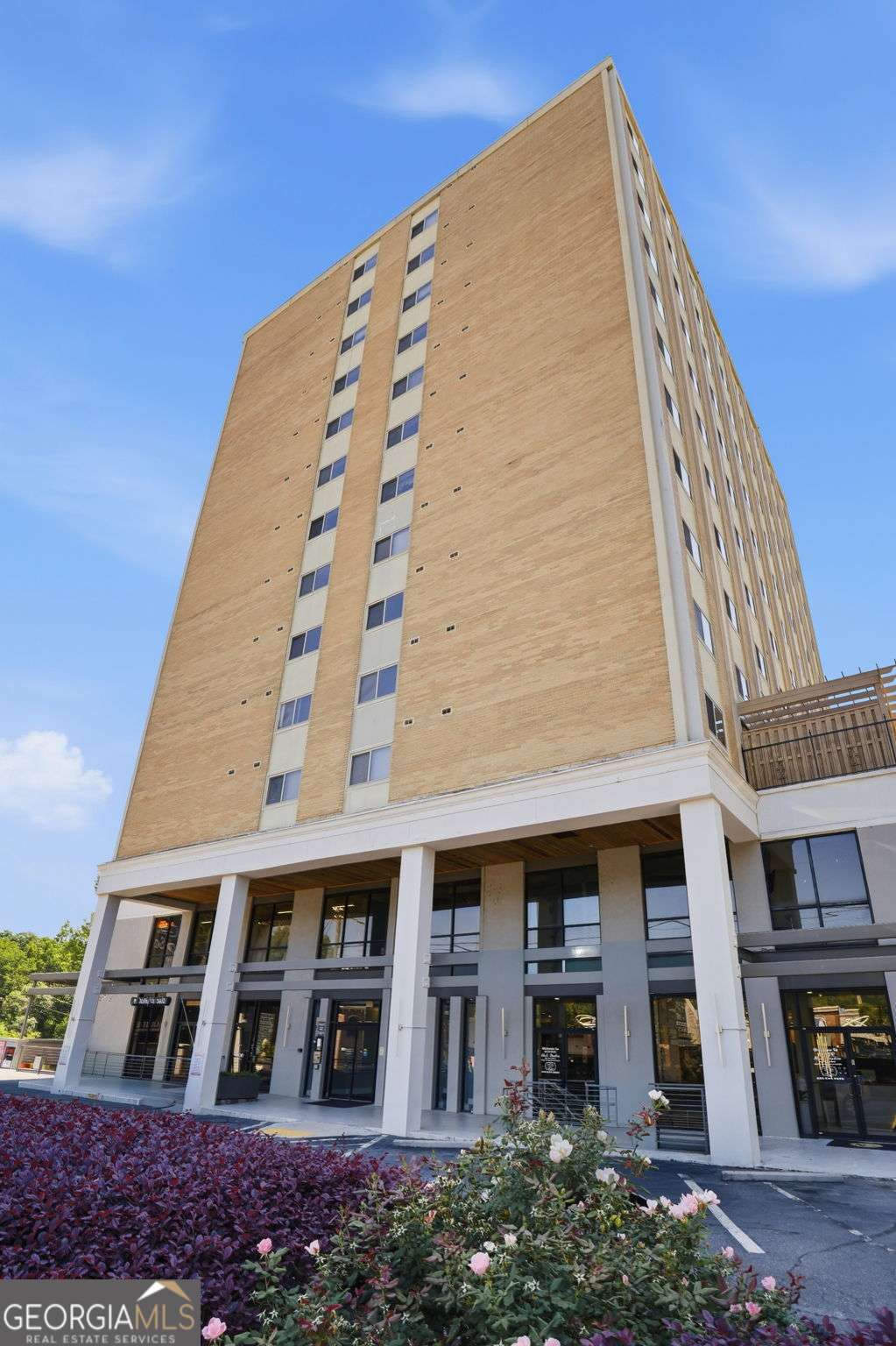 1 bedroom, 1 bathroom condominium for rent at 2285 Peachtree Road 709, Atlanta, GA 30309 for $2,000 a month — photo 1 of 1