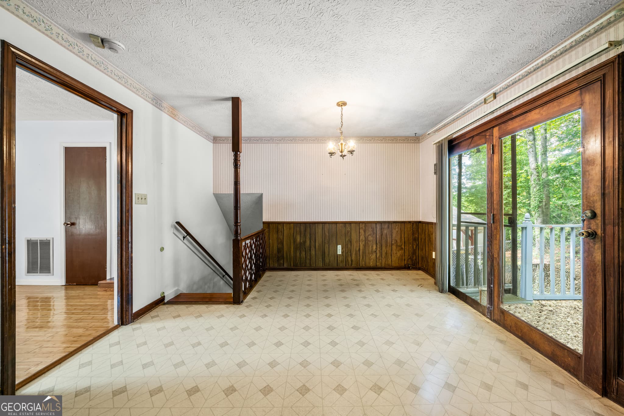 3 bedroom, 2 bathroom, 1,837 sq ft single family residence for sale at 106 Thornwood Drive, Rome, GA 30165 — photo 6