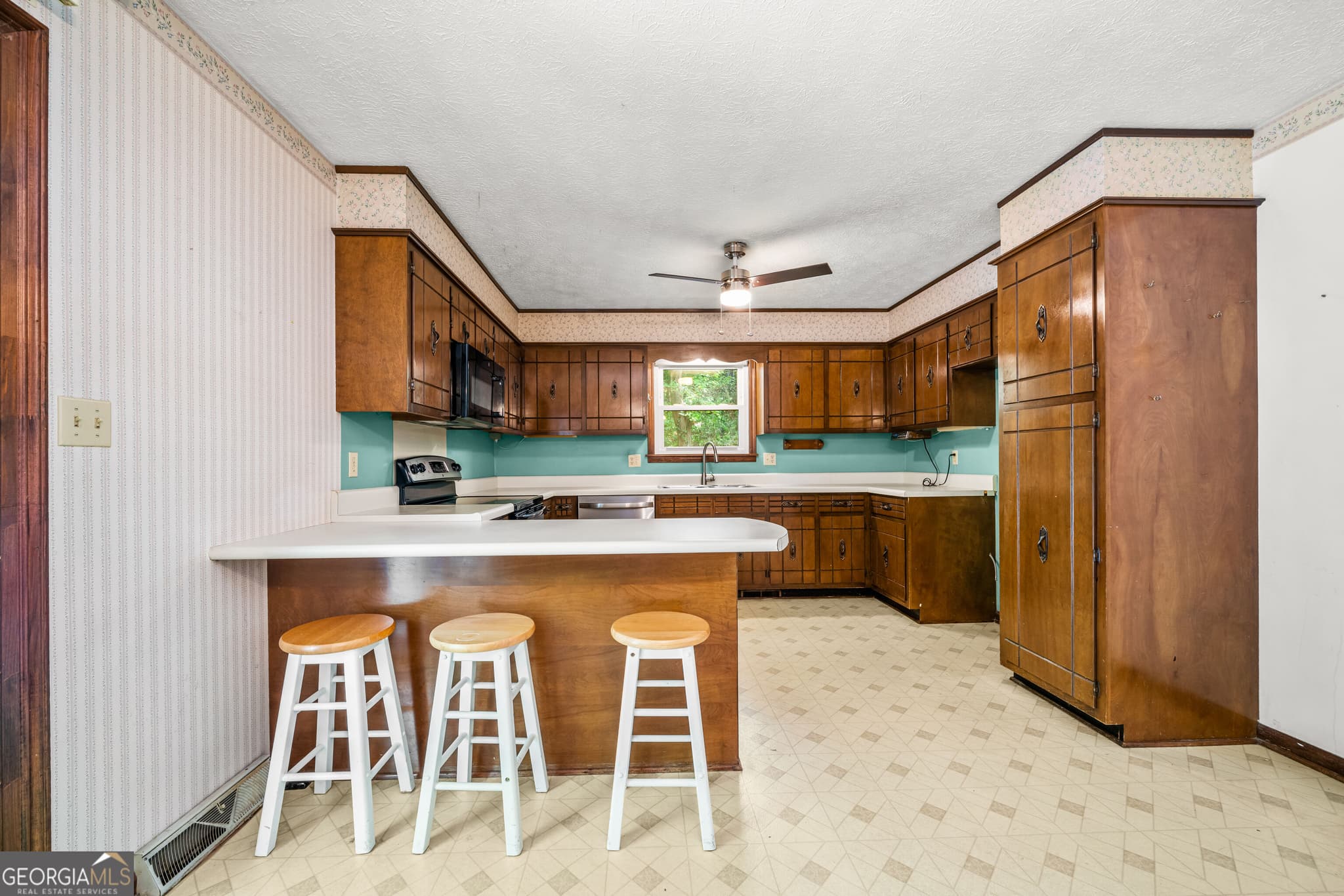 3 bedroom, 2 bathroom, 1,837 sq ft single family residence for sale at 106 Thornwood Drive, Rome, GA 30165 — photo 7