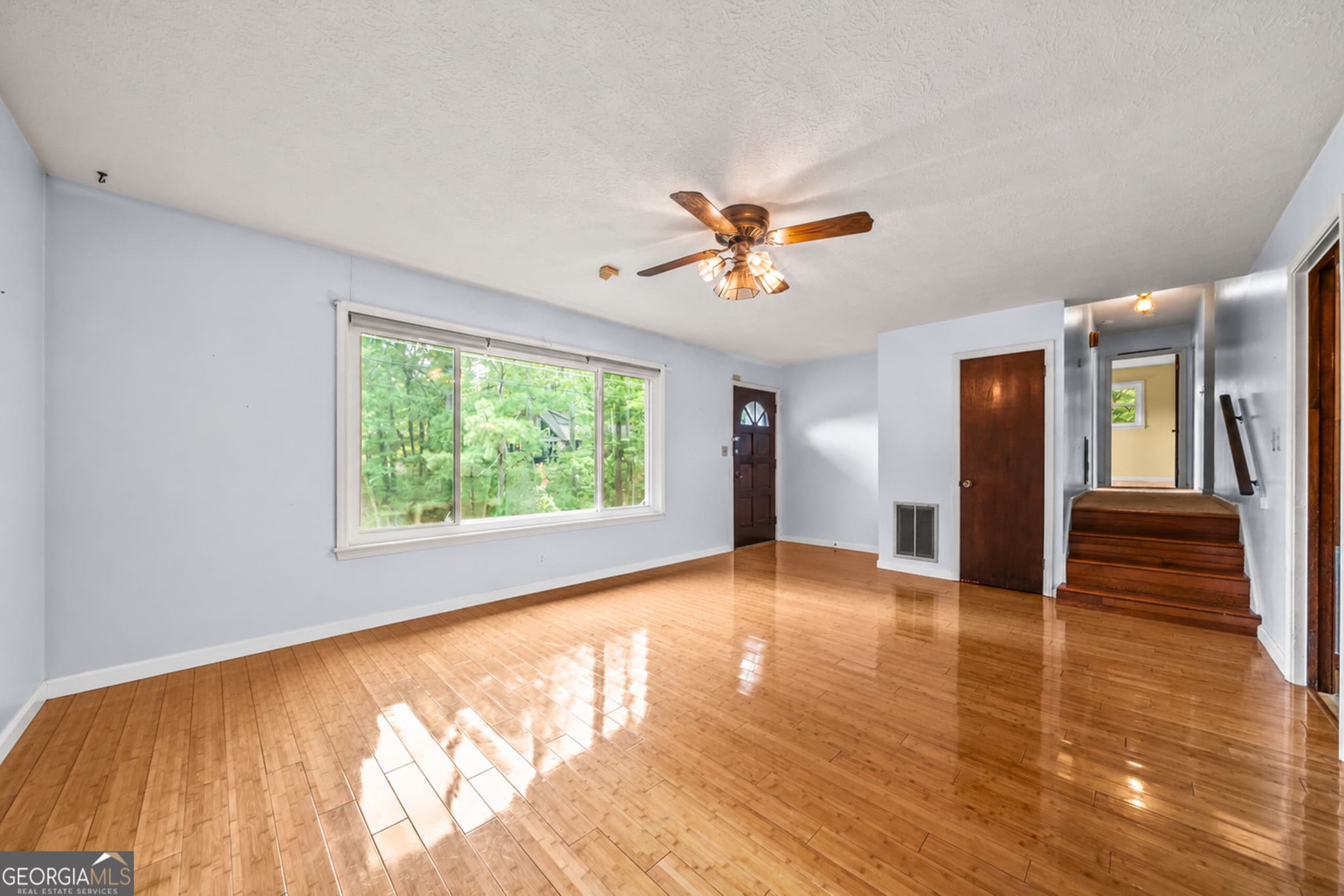 3 bedroom, 2 bathroom, 1,837 sq ft single family residence for sale at 106 Thornwood Drive, Rome, GA 30165 — photo 5