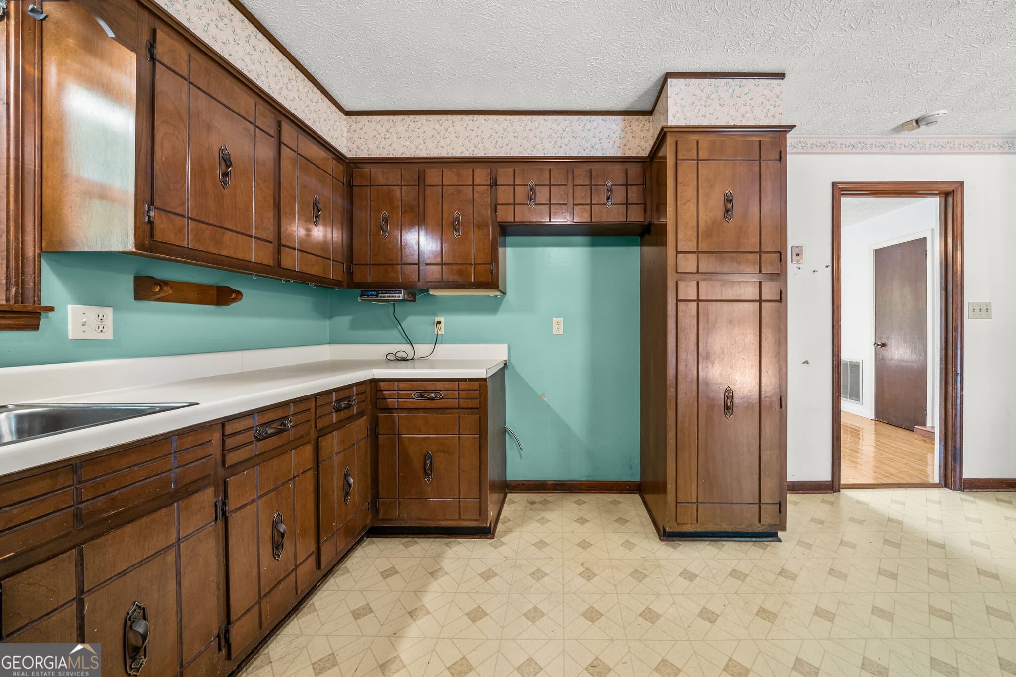3 bedroom, 2 bathroom, 1,837 sq ft single family residence for sale at 106 Thornwood Drive, Rome, GA 30165 — photo 9