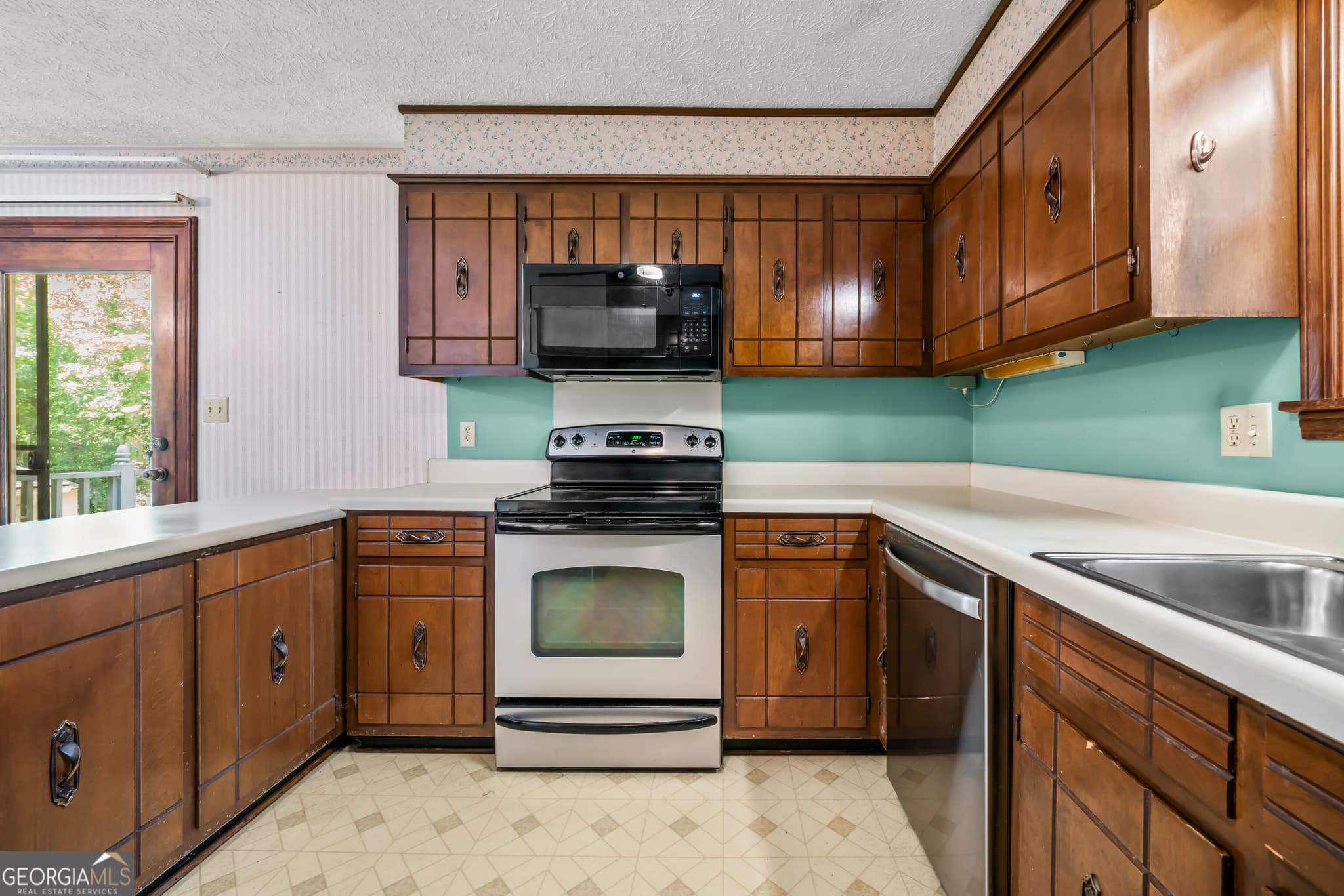 3 bedroom, 2 bathroom, 1,837 sq ft single family residence for sale at 106 Thornwood Drive, Rome, GA 30165 — photo 10