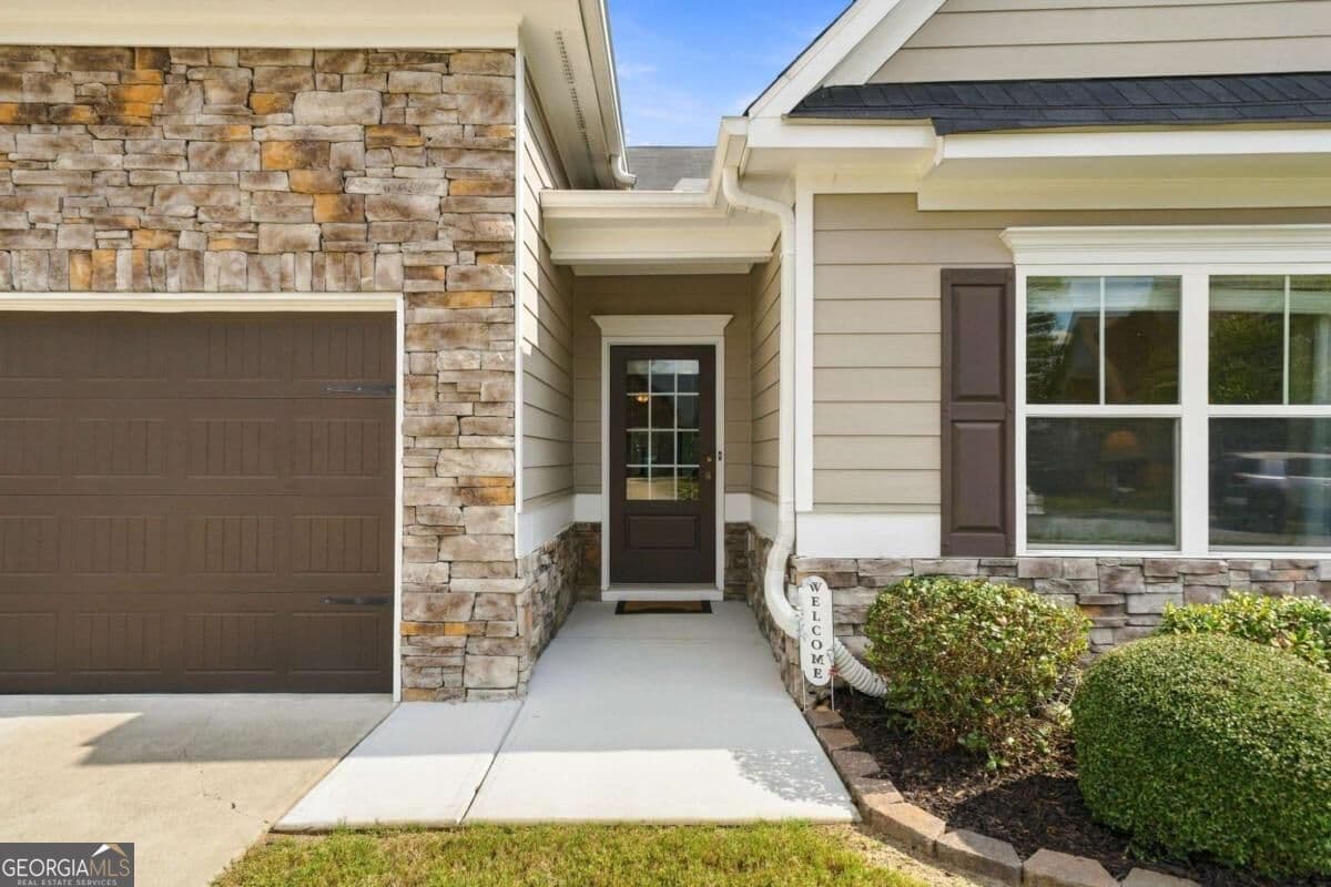 4 bedroom, 3 bathroom, 1,999 sq ft single family residence for sale at 402 Cherubs Smile, Canton, GA 30114 — photo 2