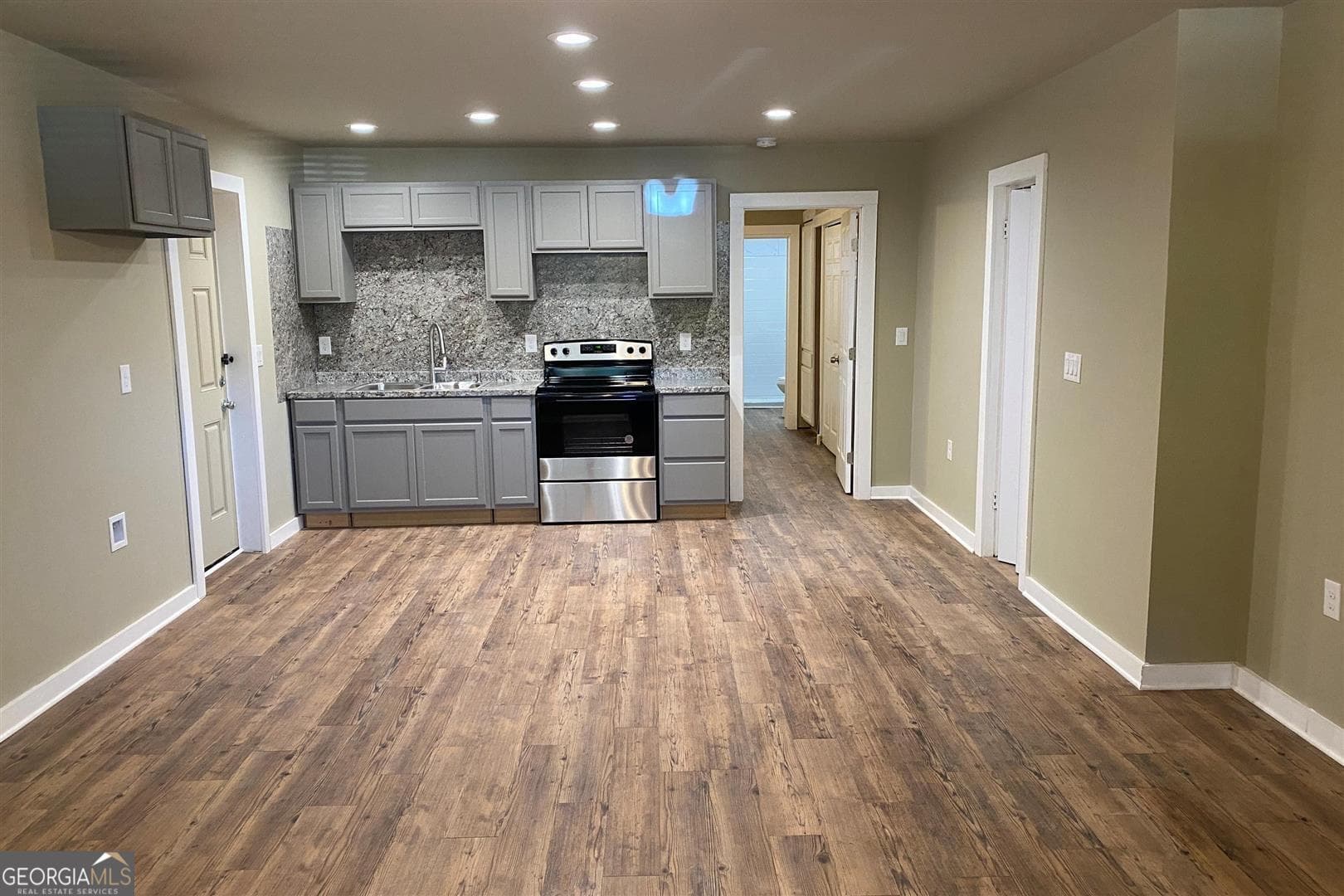 1 bedroom, 1 bathroom, 662 sq ft duplex for rent at 206 SORRELLS Street A, Monroe, GA 30655 for $1,050 a month — photo 2