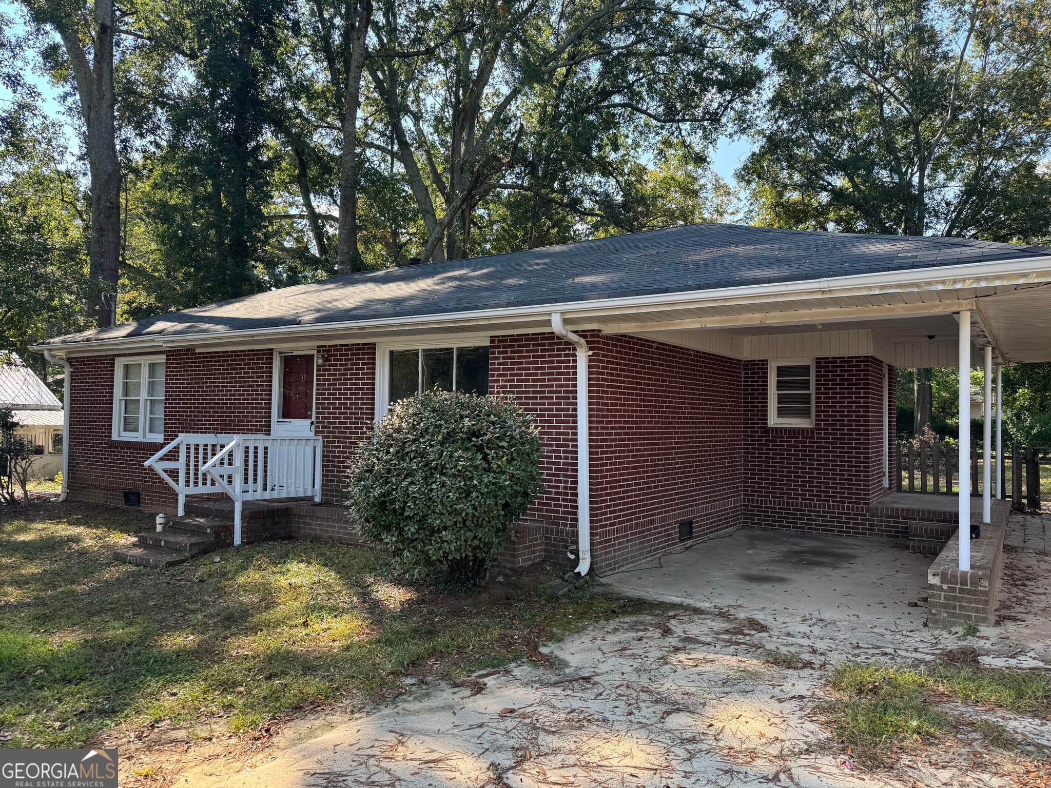 2 bedroom, 1 bathroom, 984 sq ft single family residence for rent at 31 E Wright Street, Winder, GA 30680 for $1,500 a month