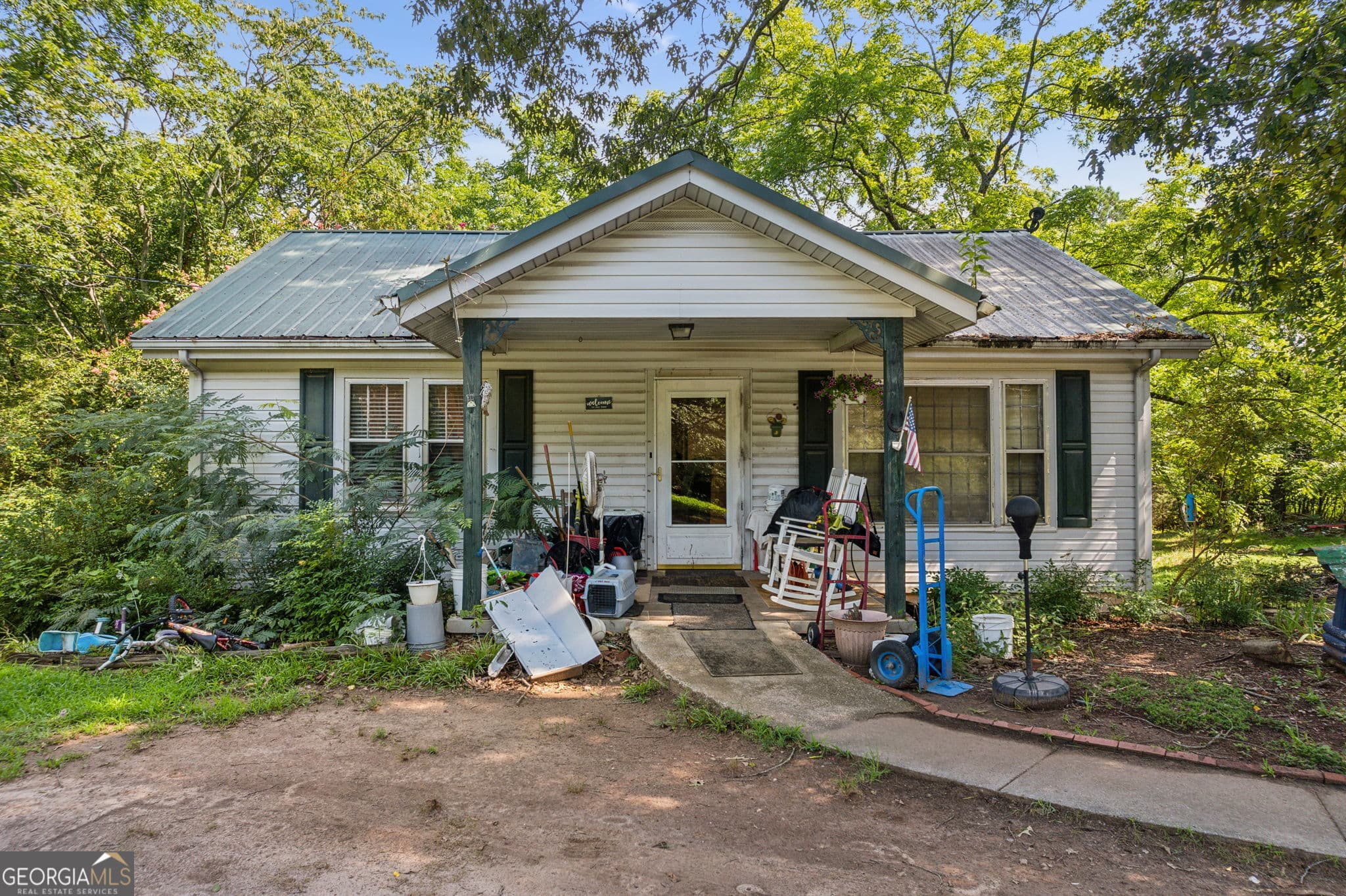 3 bedroom, 1.5 bathroom, 1,194 sq ft single family residence for sale at 3804 Price Road, Gainesville, GA 30506 — photo 1 of 7