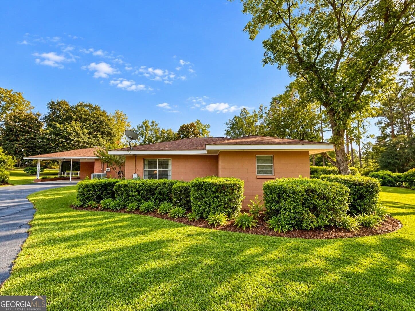 4 bedroom, 2.5 bathroom, 3,247 sq ft single family residence for sale at 915 N Main St Street, Statesboro, GA 30458 — photo 3
