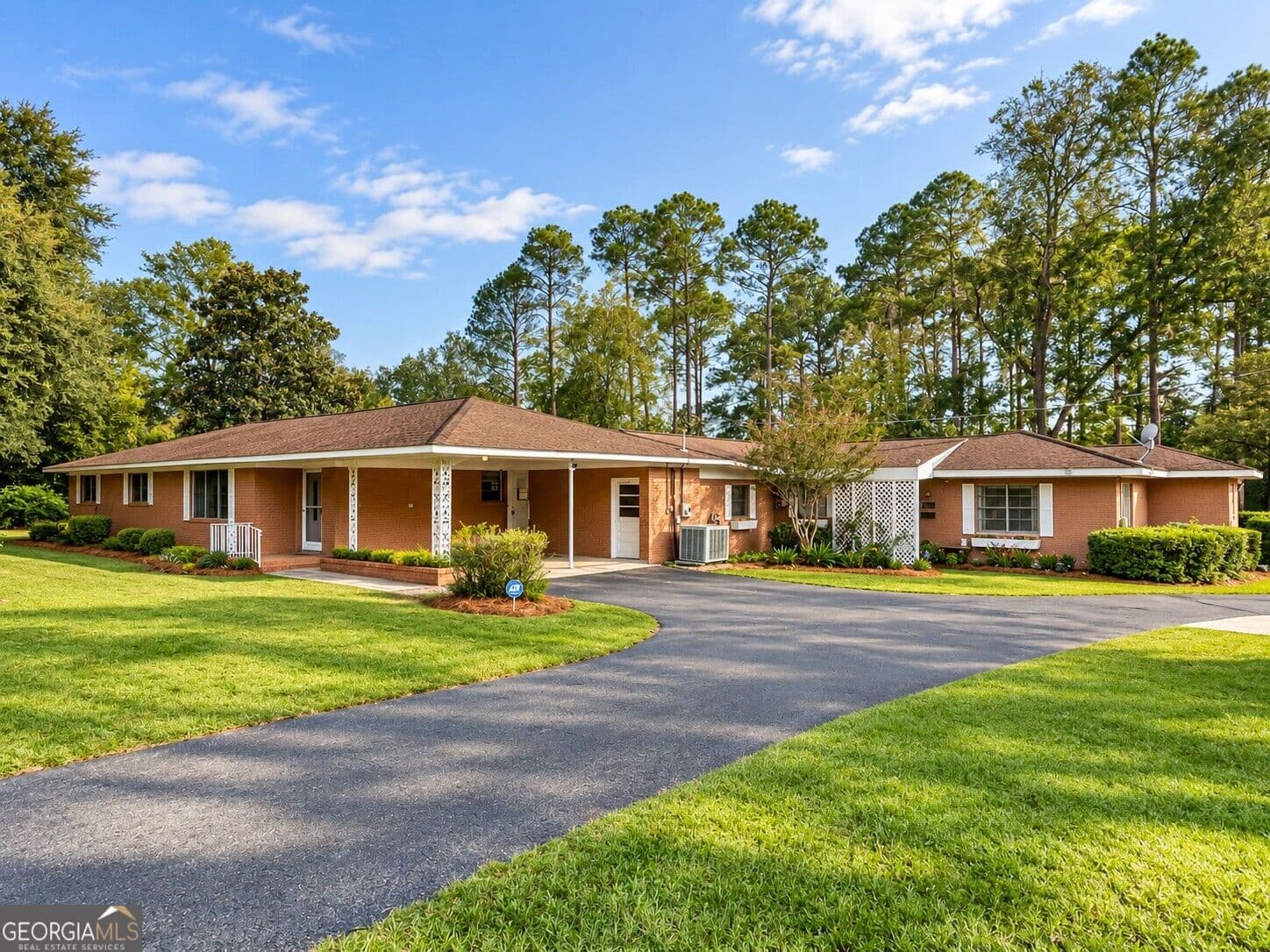 4 bedroom, 2.5 bathroom, 3,247 sq ft single family residence for sale at 915 N Main St Street, Statesboro, GA 30458