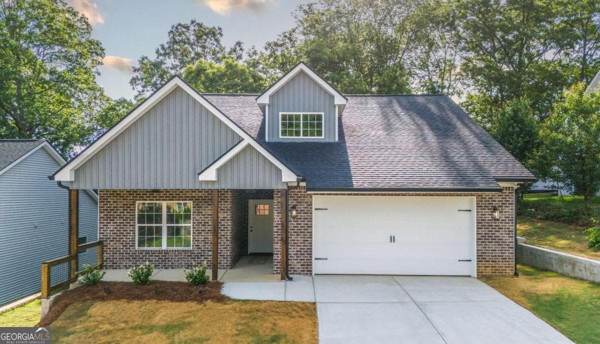 4 bedroom, 3 bathroom, 2,000 sq ft single family residence sold at 131 Willowood Drive, Oxford, AL 36203