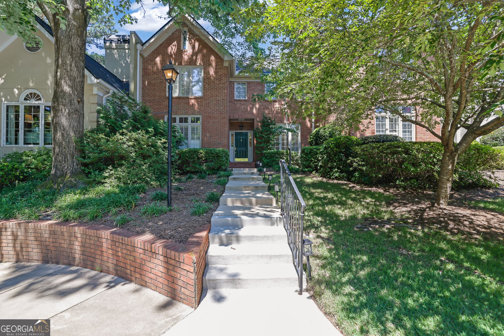 4 bedroom, 4 bathroom, 3,368 sq ft townhouse for sale at 2 Paces West Terrace, Atlanta, GA 30327 — photo 2