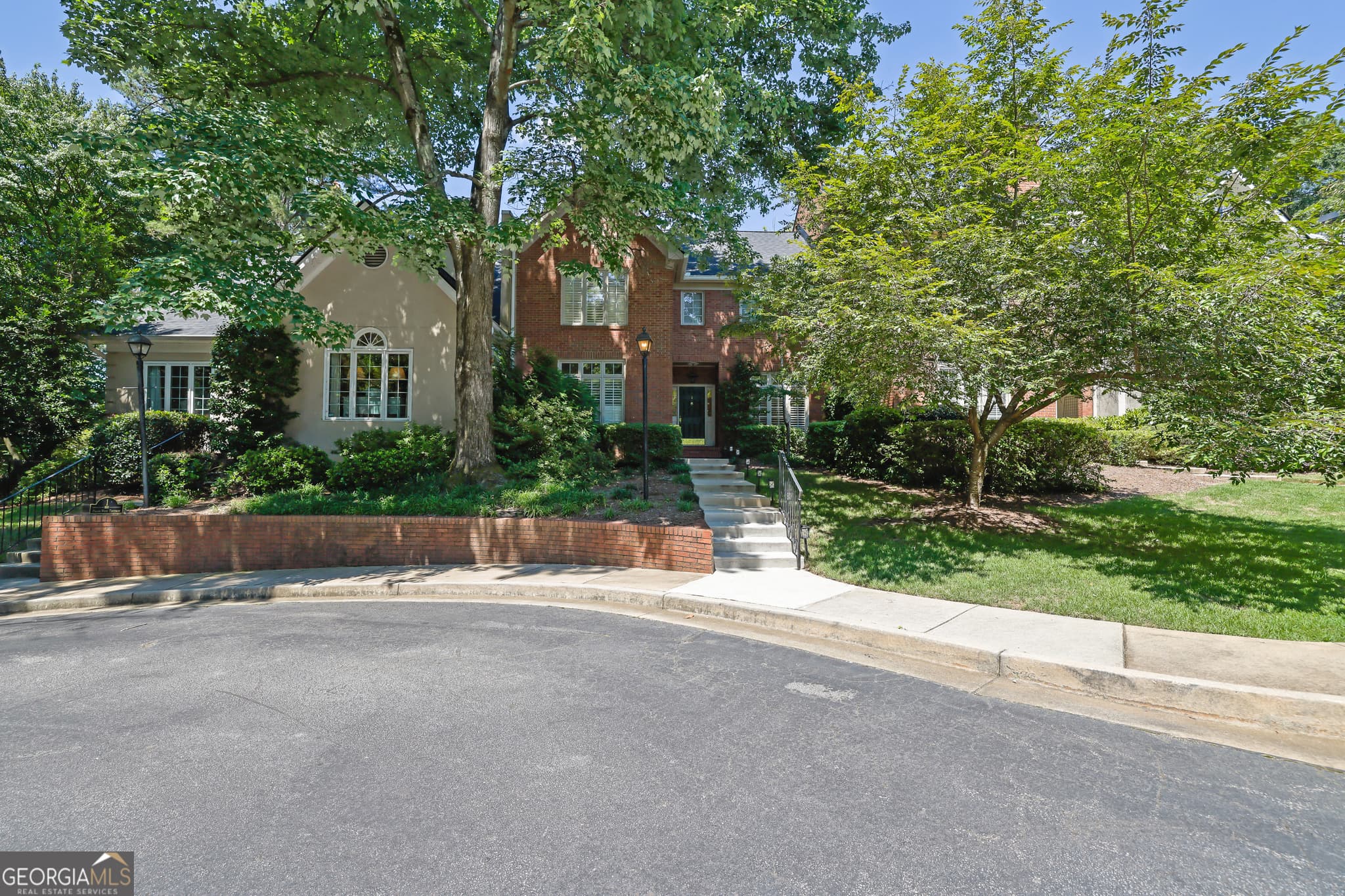 4 bedroom, 4 bathroom, 3,368 sq ft townhouse for sale at 2 Paces West Terrace, Atlanta, GA 30327