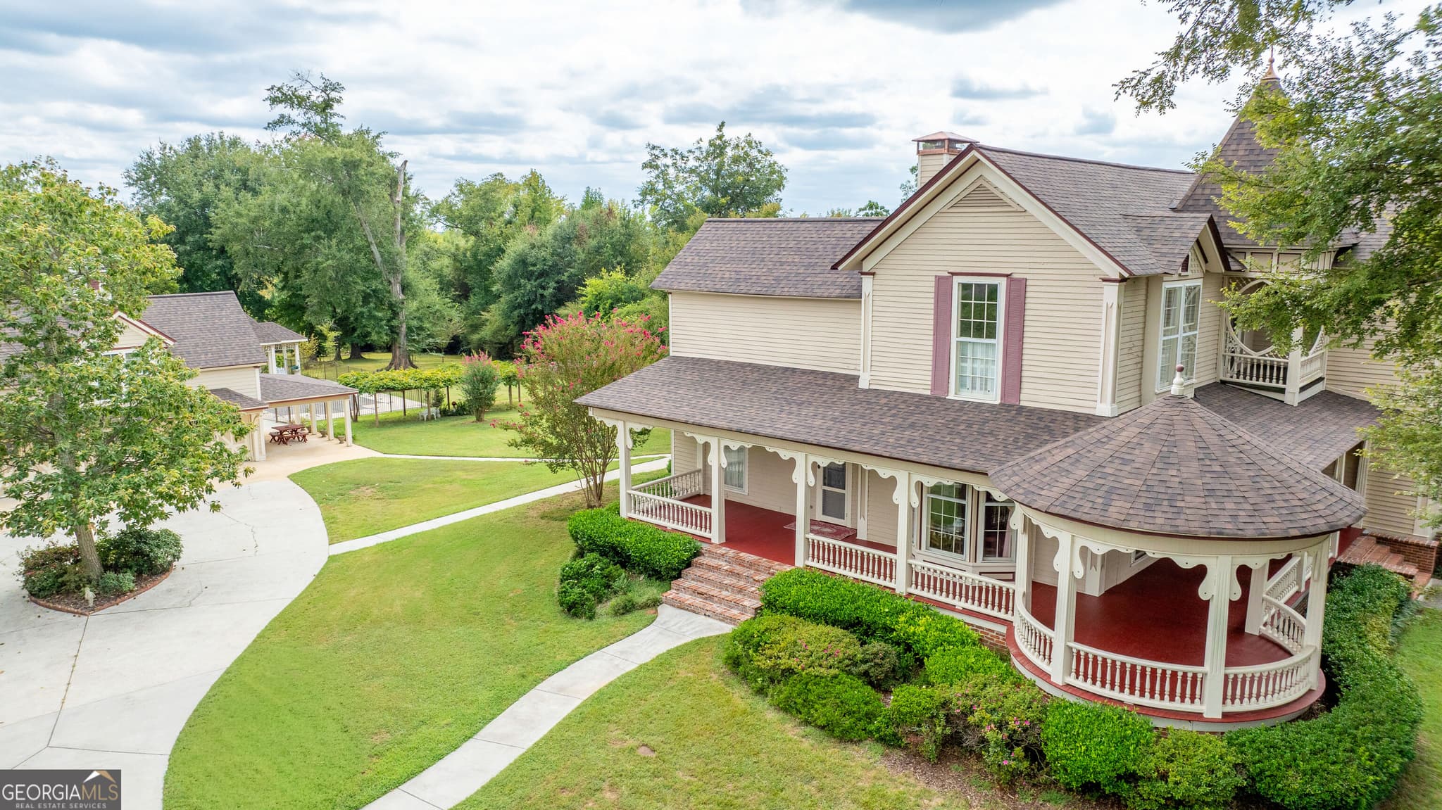 4 bedroom, 3 bathroom, 4,437 sq ft single family residence for sale at 130 LaGrange Street, Newnan, GA 30263 — photo 2