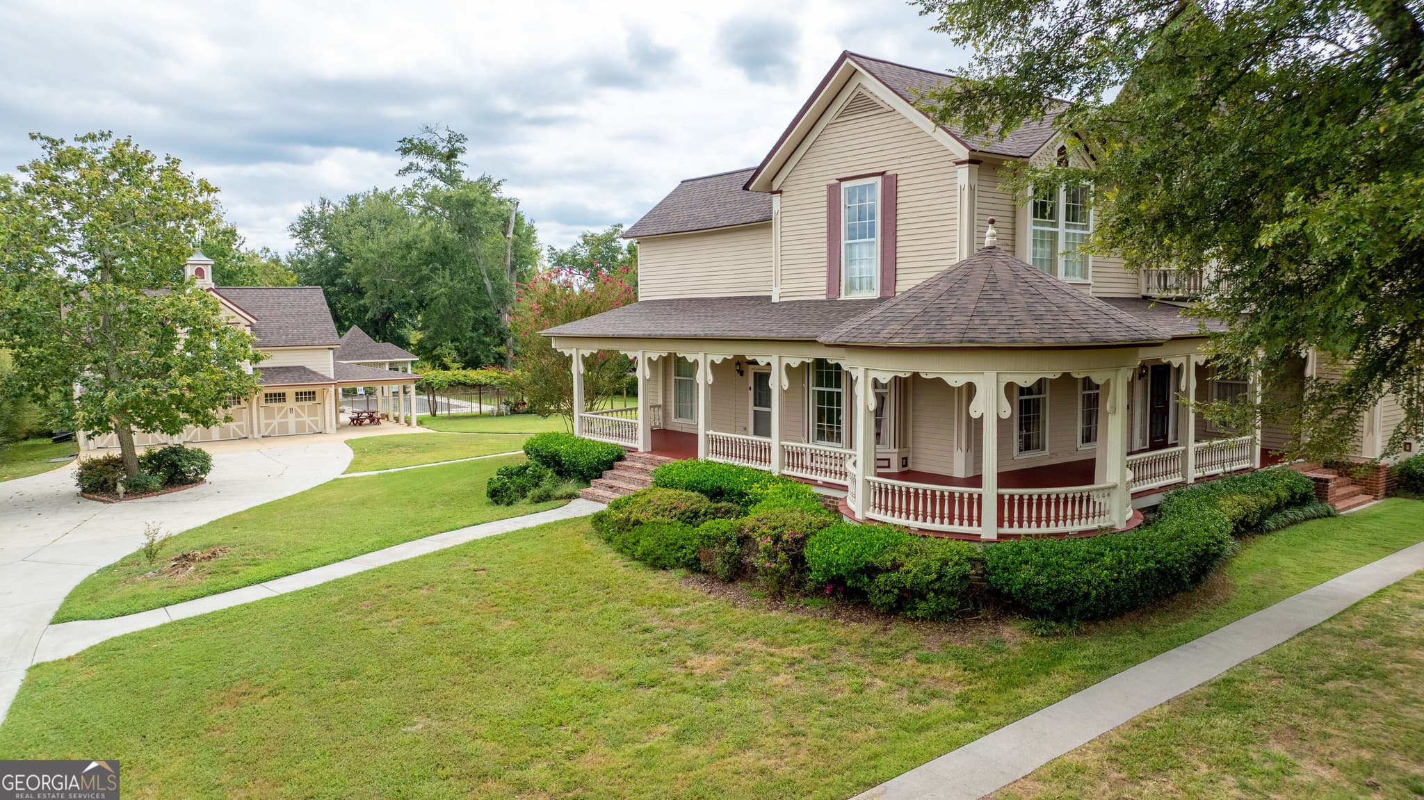 4 bedroom, 3 bathroom, 4,437 sq ft single family residence for sale at 130 LaGrange Street, Newnan, GA 30263 — photo 3